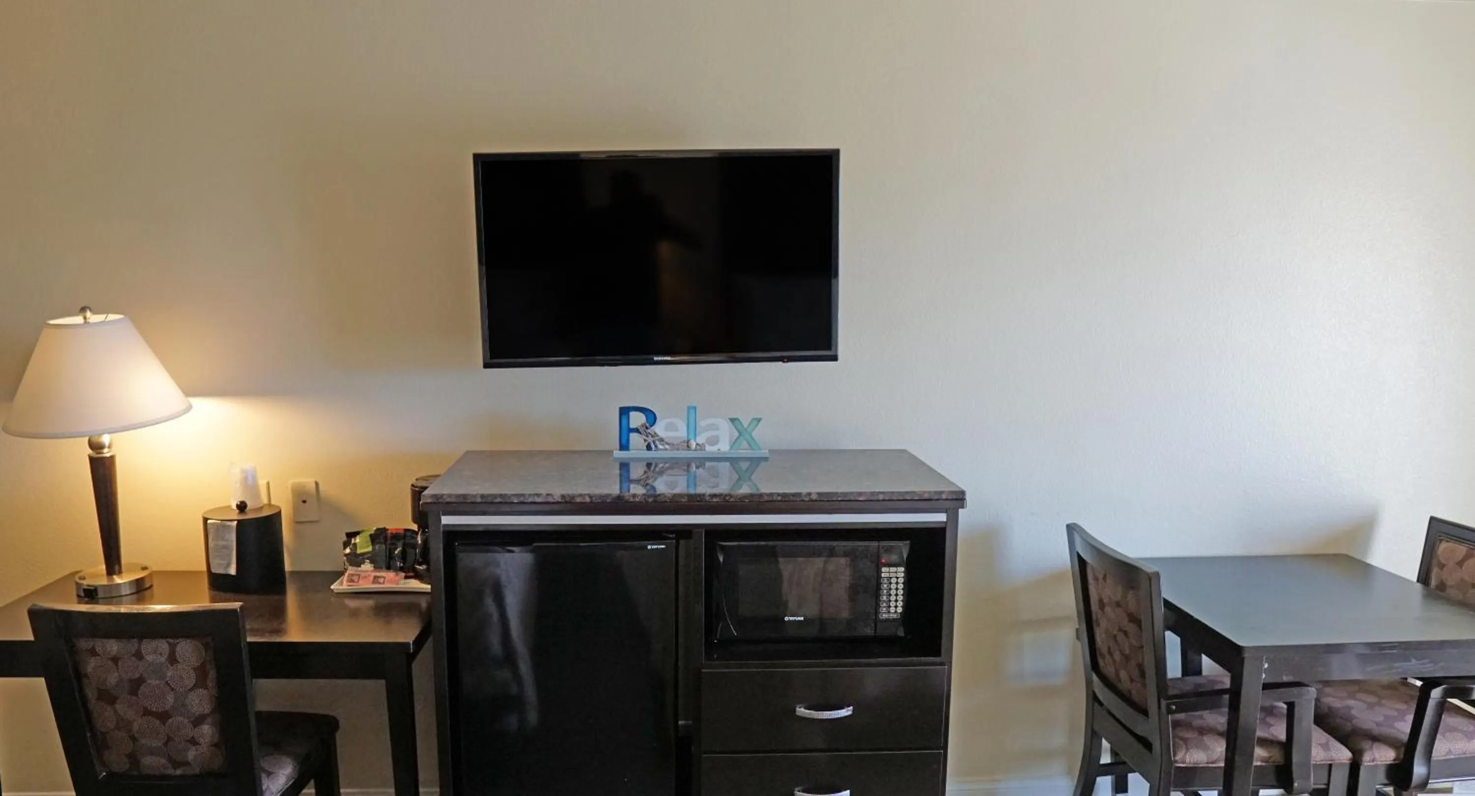 TV and multimedia in Ocean Surf Inn & Suites