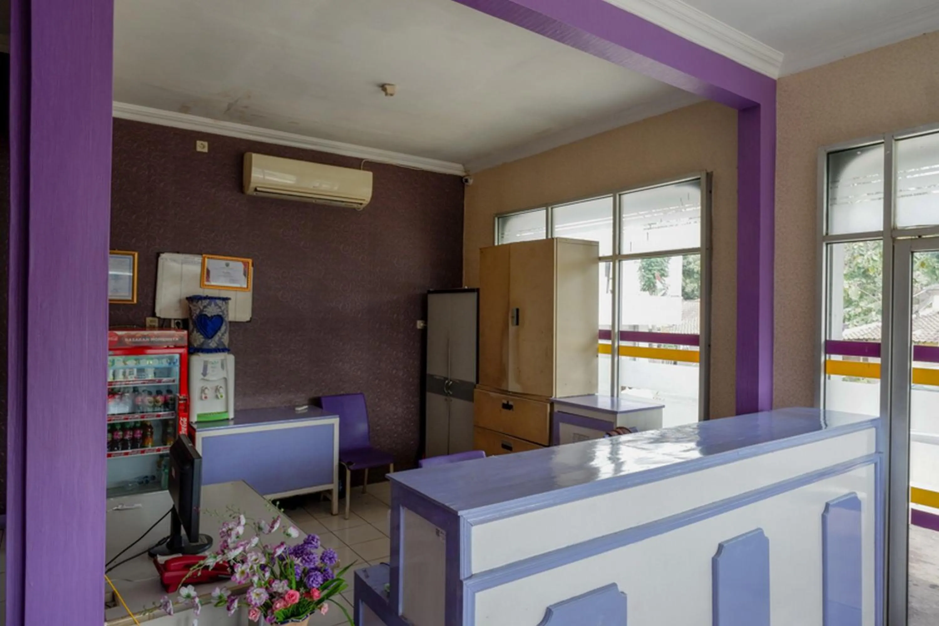 Lobby or reception in RedDoorz near RSUD Kebumen