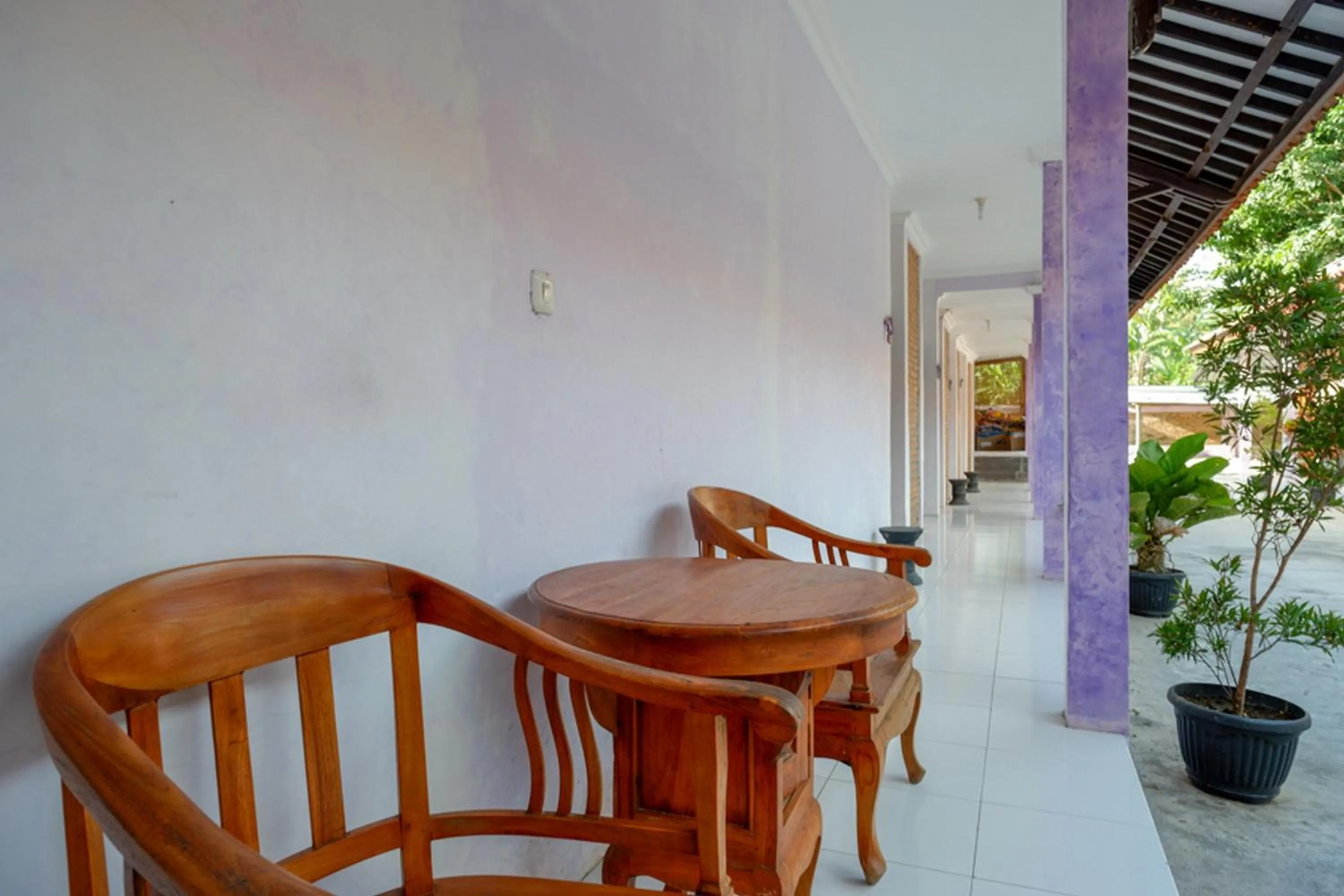 Seating area in RedDoorz near Goa Jatijajar 2