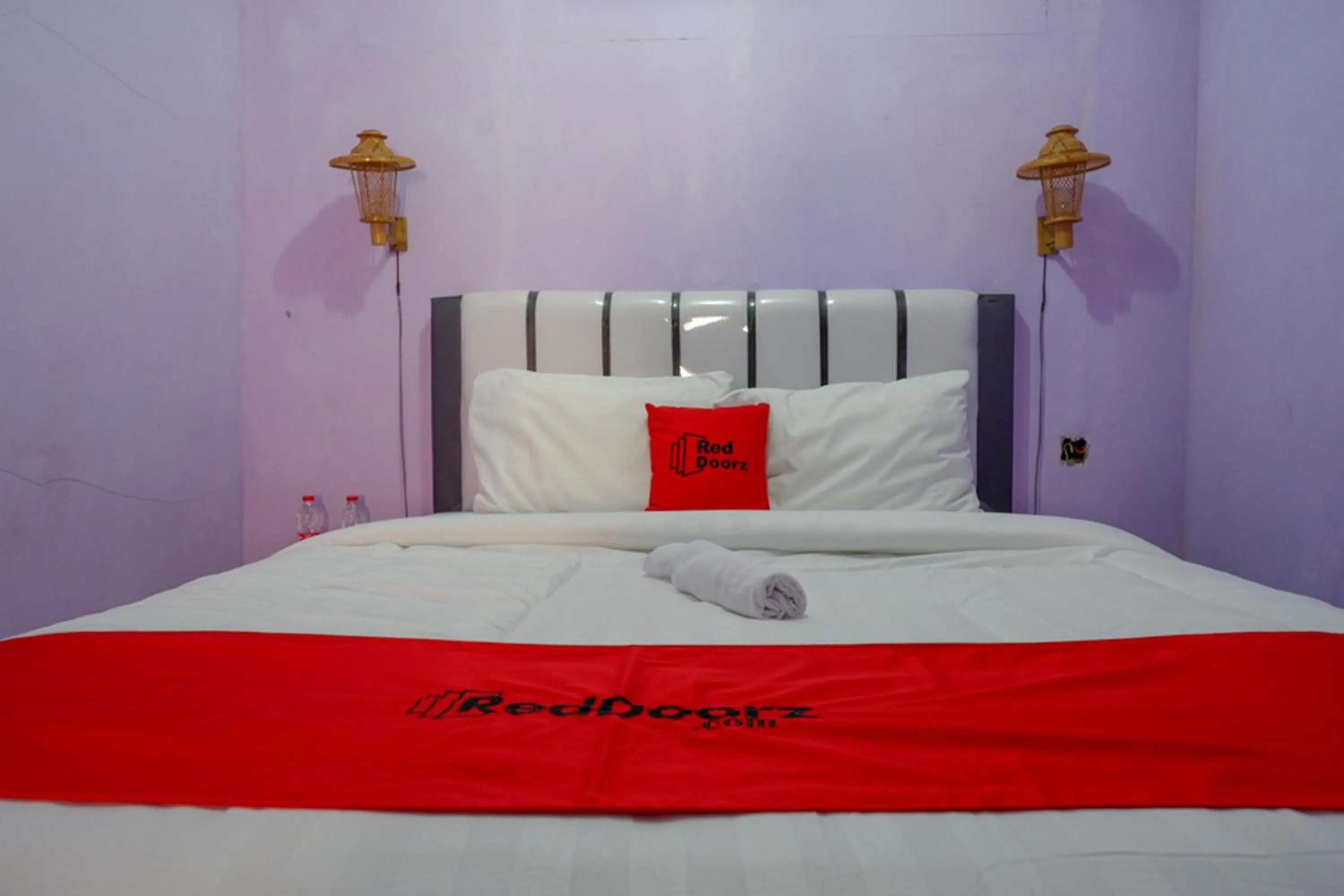 Bedroom, Bed in RedDoorz near Goa Jatijajar 2