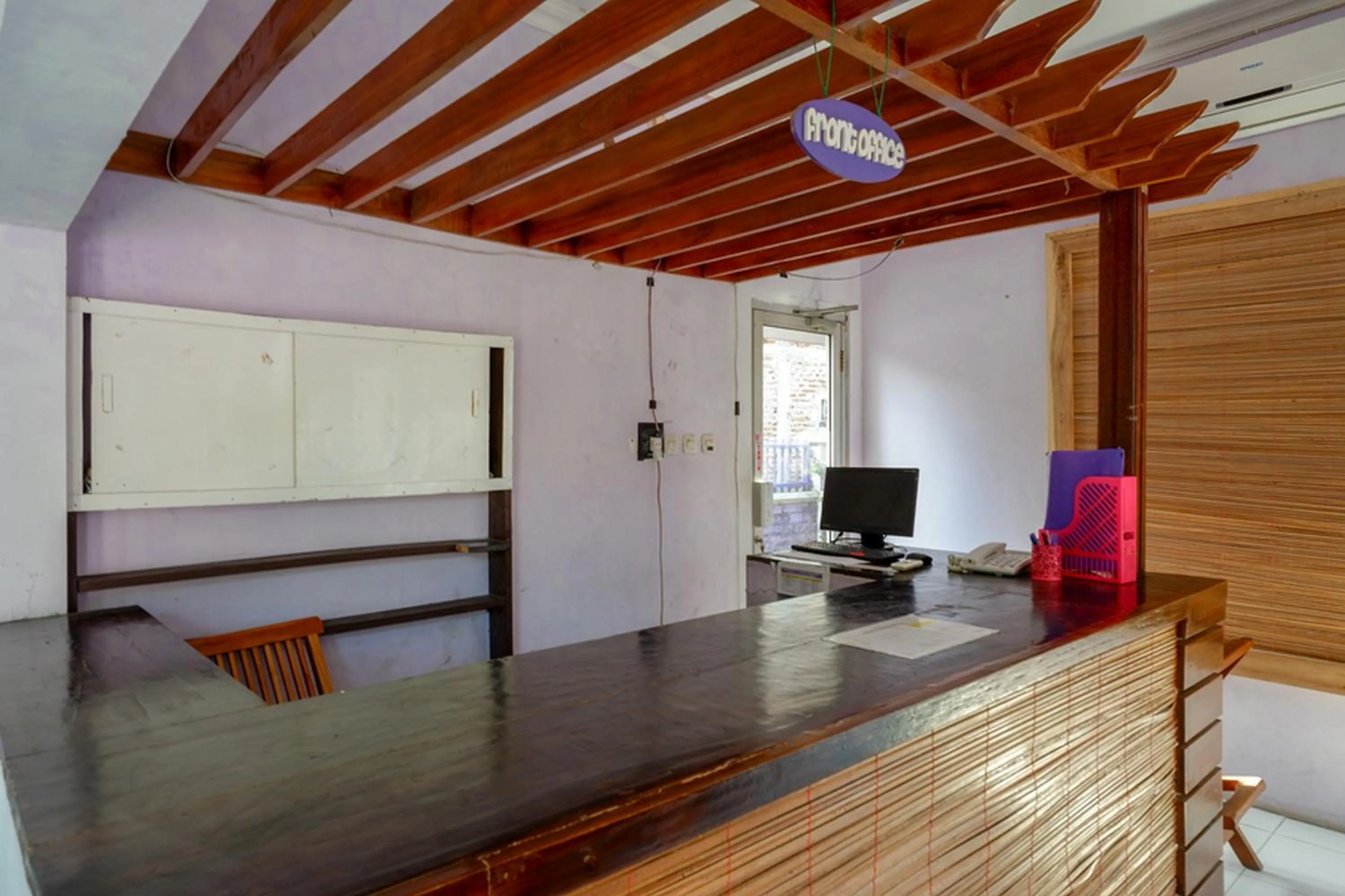 Lobby or reception in RedDoorz near Goa Jatijajar 2