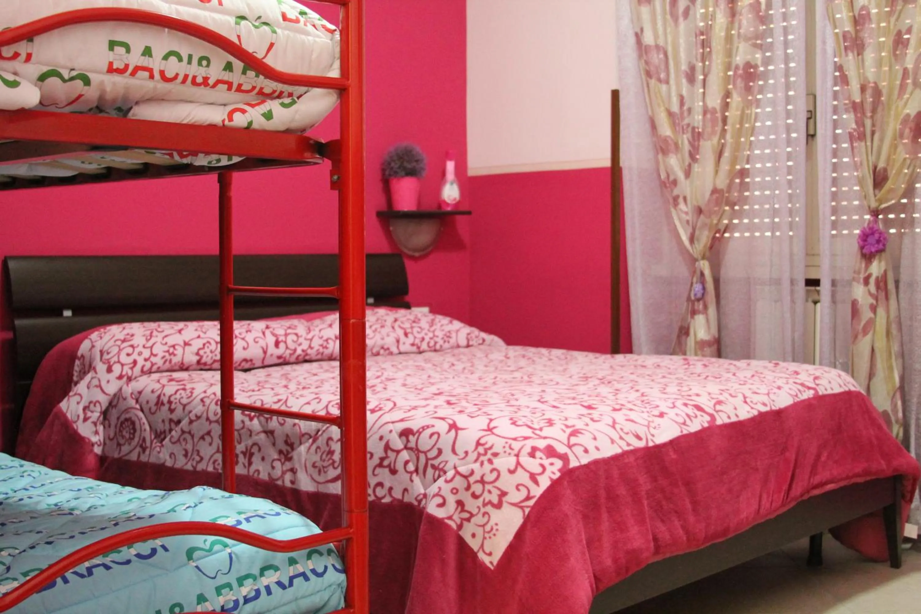 bunk bed, Bed in Aracoeli