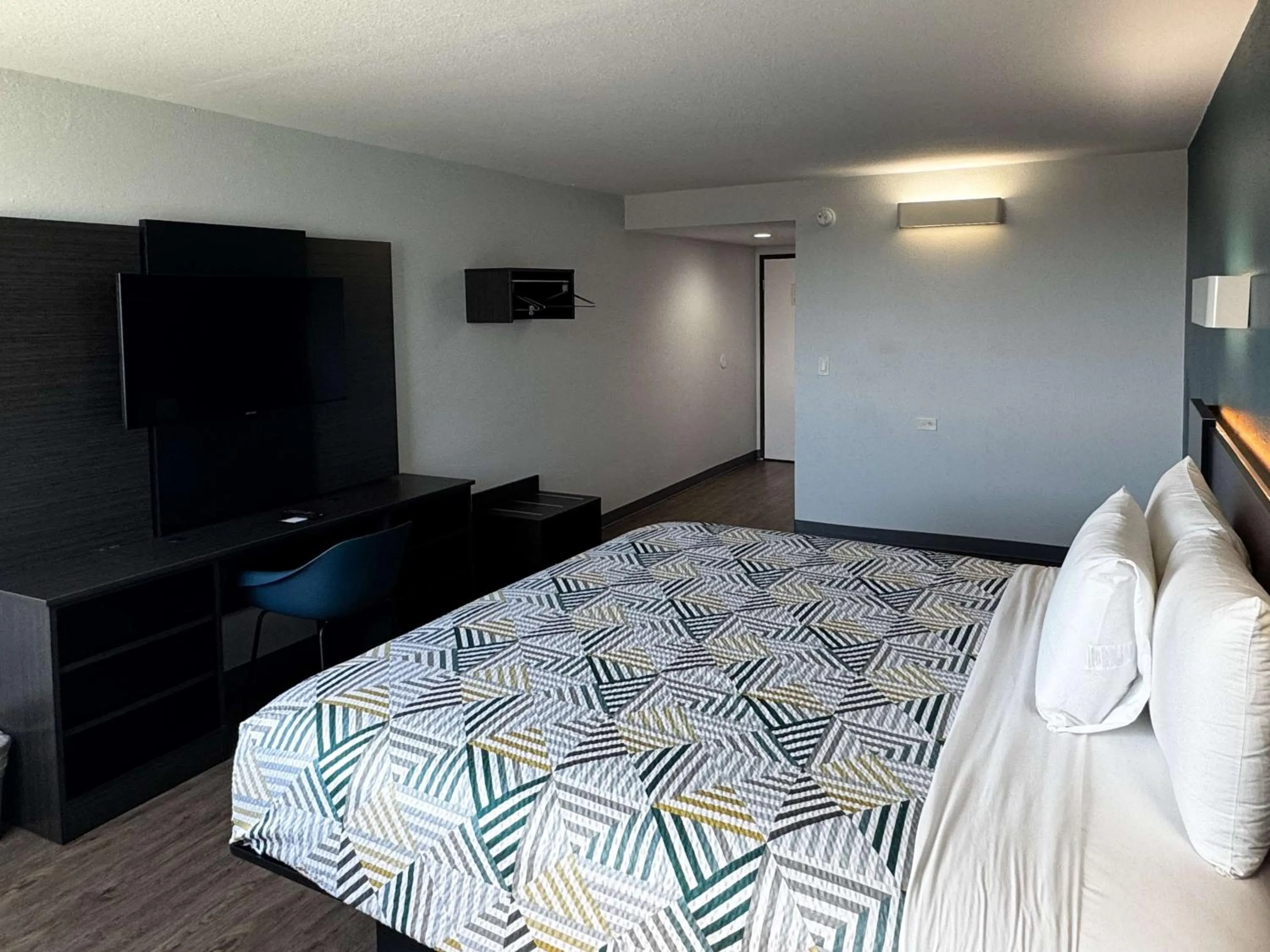 Bedroom, Bed in Motel 6-Carson, CA