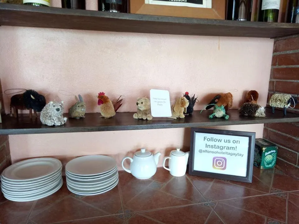 Restaurant/places to eat in Alfonso Hotel