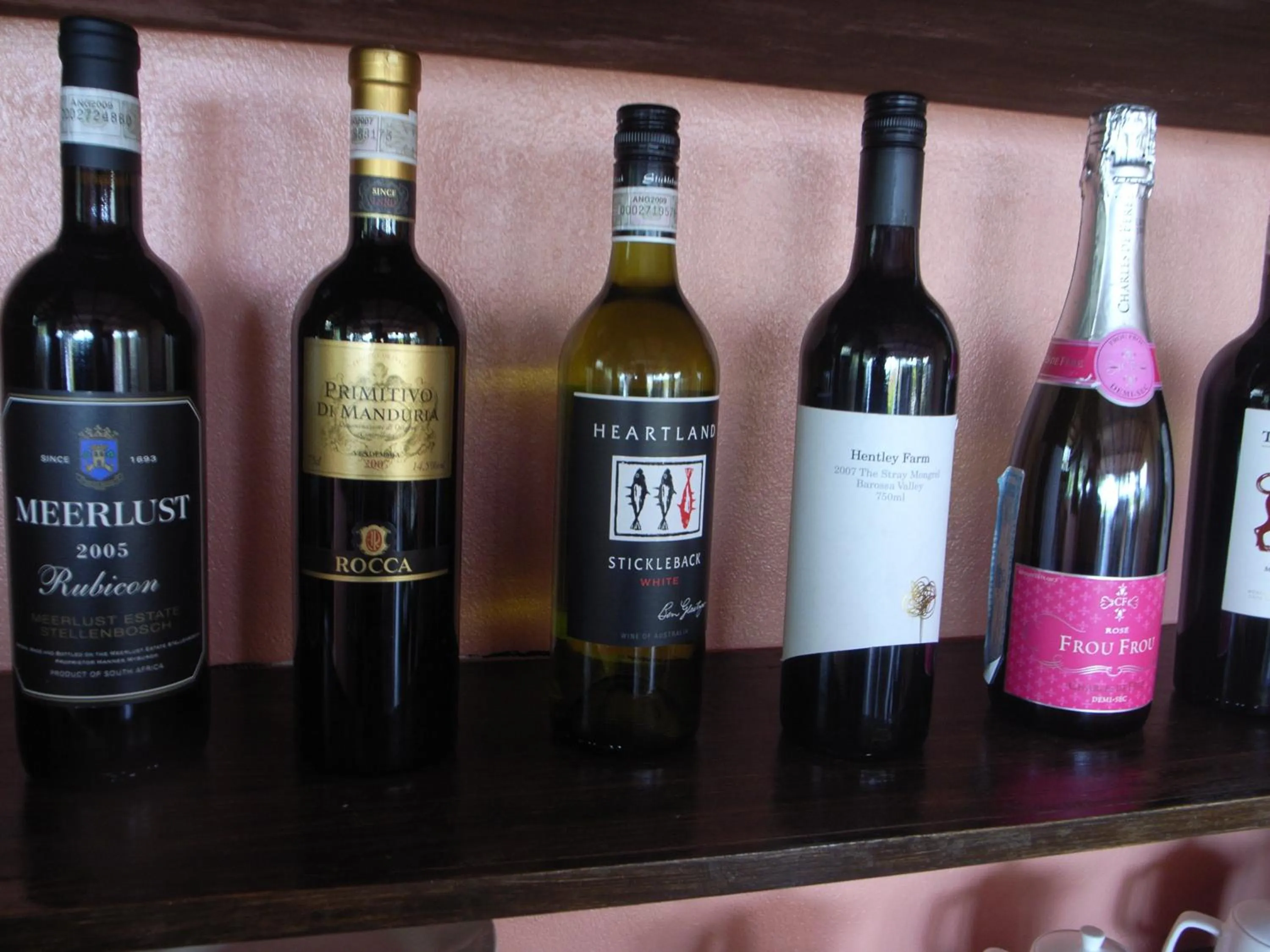 Restaurant/places to eat in Alfonso Hotel