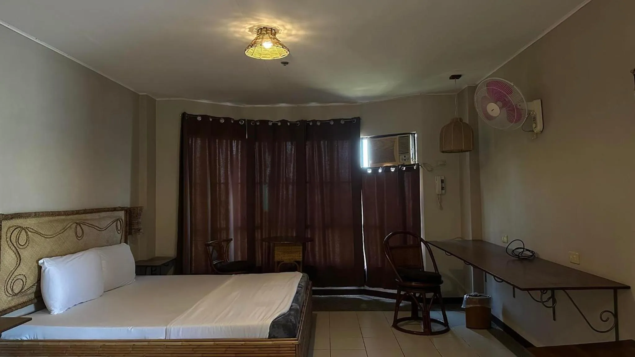 Photo of the whole room in Alfonso Hotel