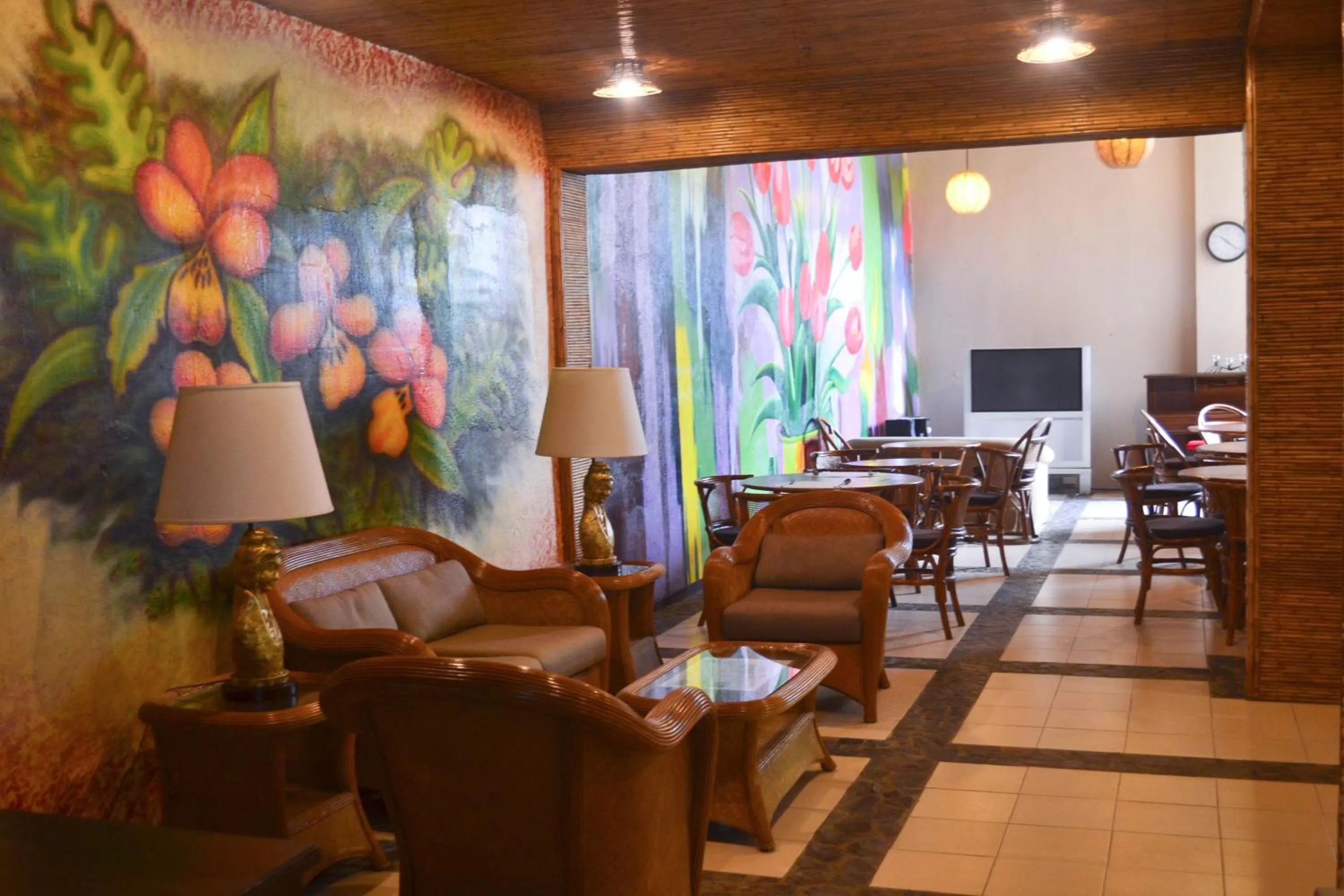 Communal lounge/ TV room in Alfonso Hotel