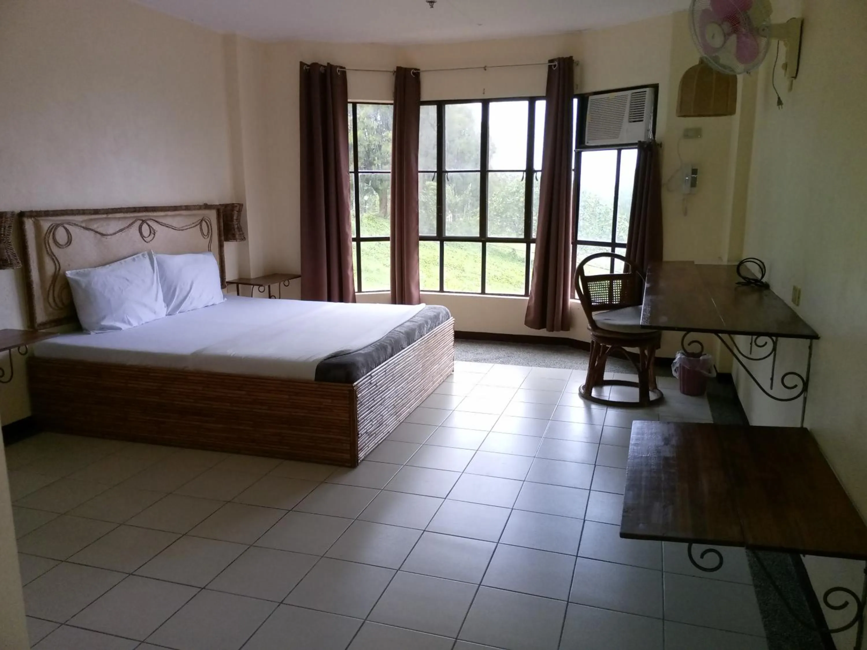 Photo of the whole room in Alfonso Hotel