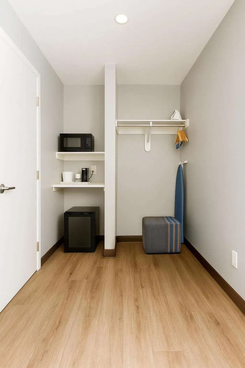 Kitchen or kitchenette in Travelodge by Wyndham LAX