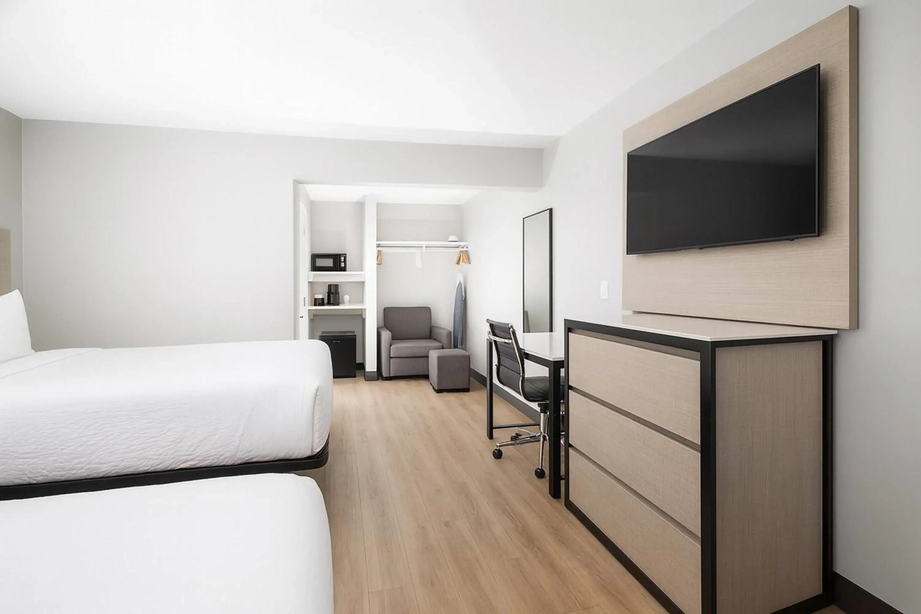 Business Queen Room with Two Queen Beds - Non-Smoking in Travelodge by Wyndham LAX Business Queen Room with Two Queen Beds - Non-Smoking in Travelodge by Wyndham LAX