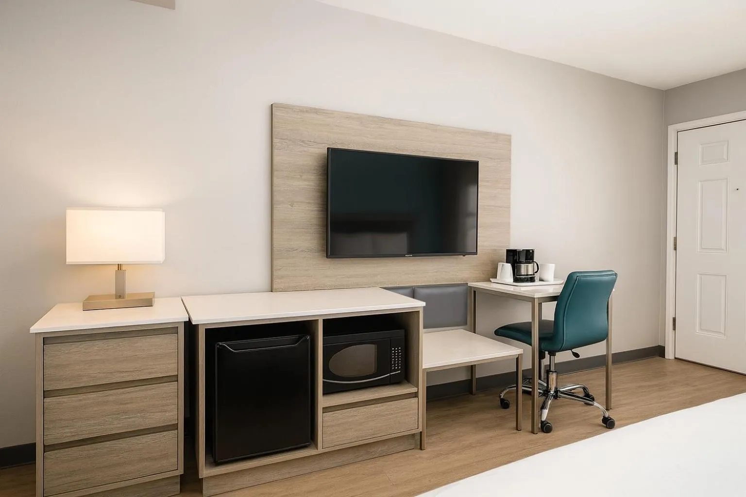 TV and multimedia, Bed in Travelodge by Wyndham LAX