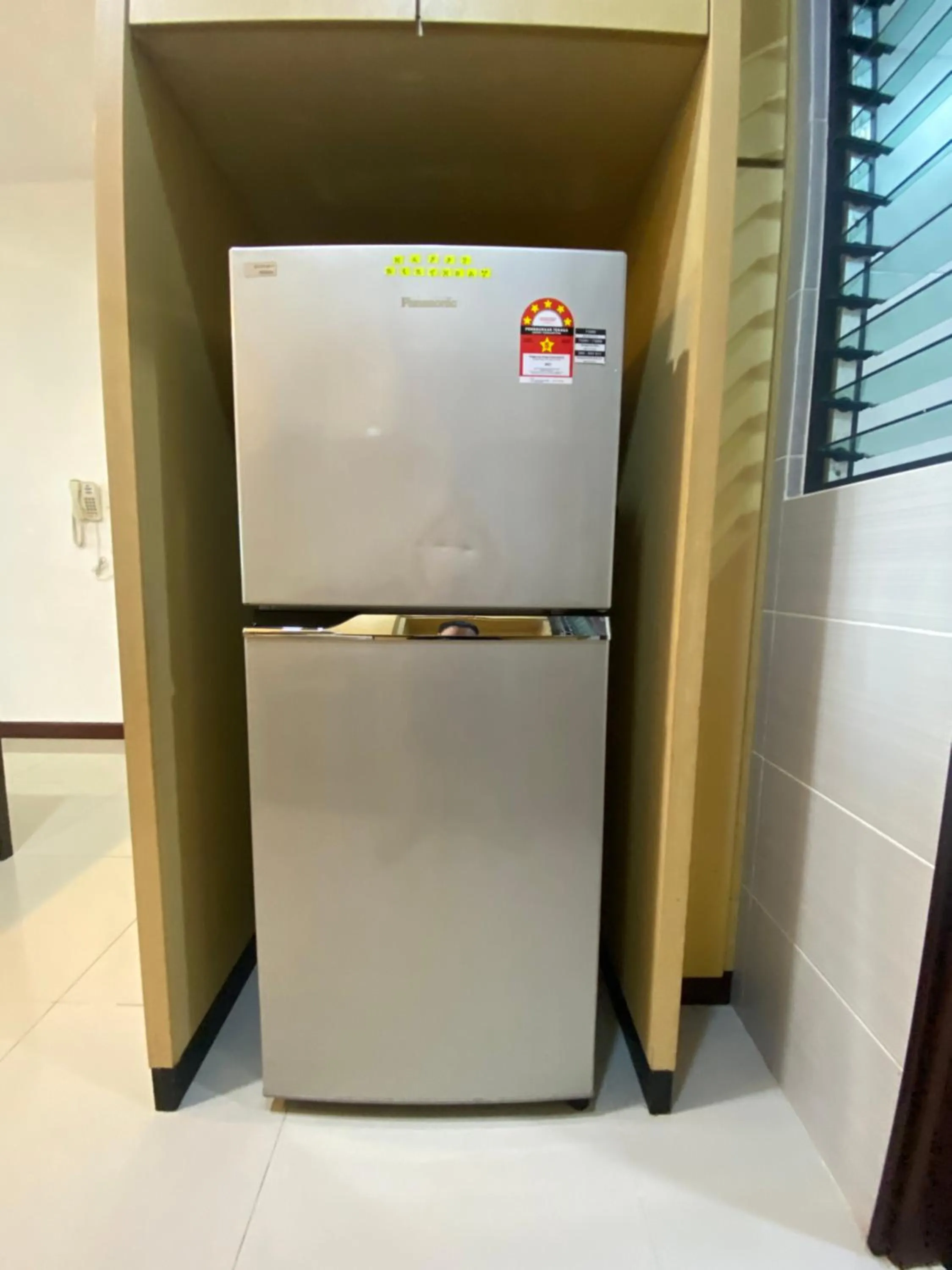 Kitchen or kitchenette in Imperial Suites at Boulevard Mall