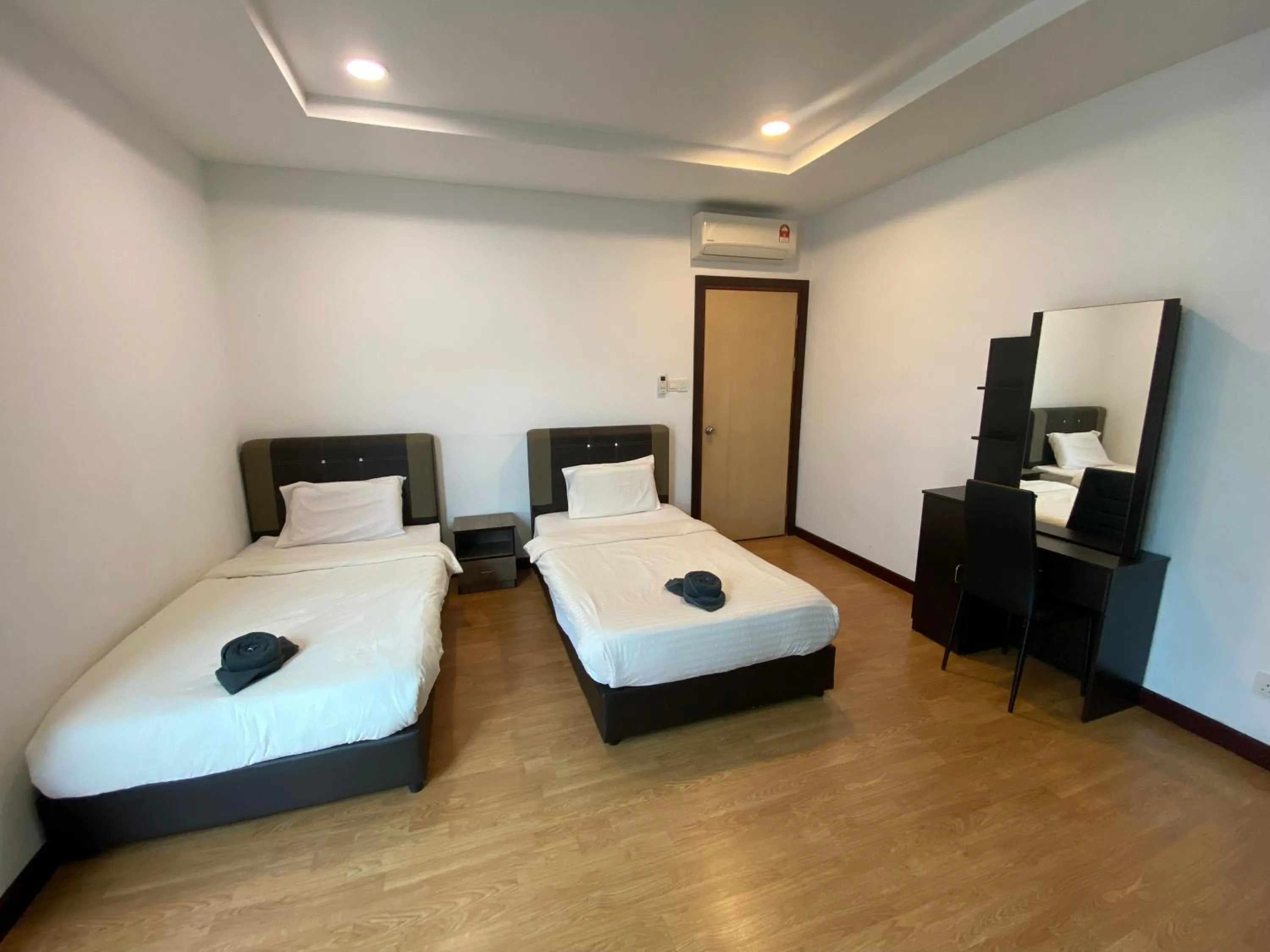 Photo of the whole room, Bed in Imperial Suites at Boulevard Mall