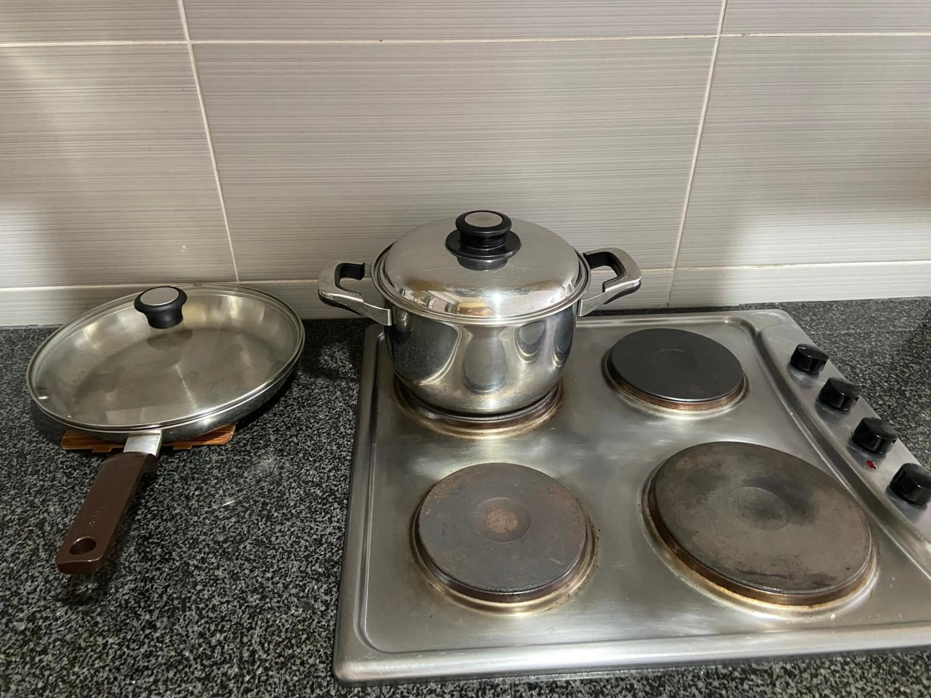 Kitchen or kitchenette in Imperial Suites at Boulevard Mall