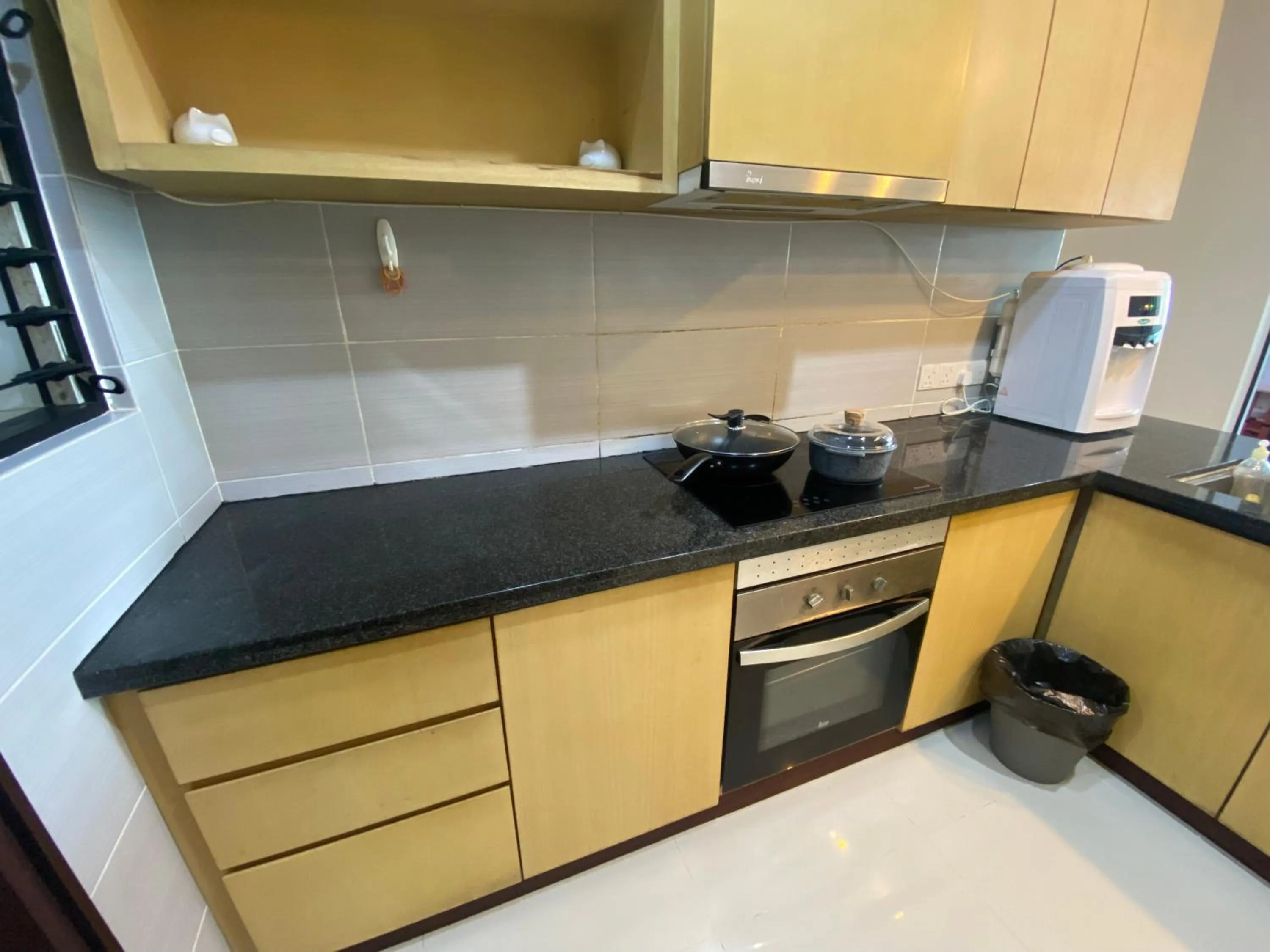 Kitchen or kitchenette in Imperial Suites at Boulevard Mall