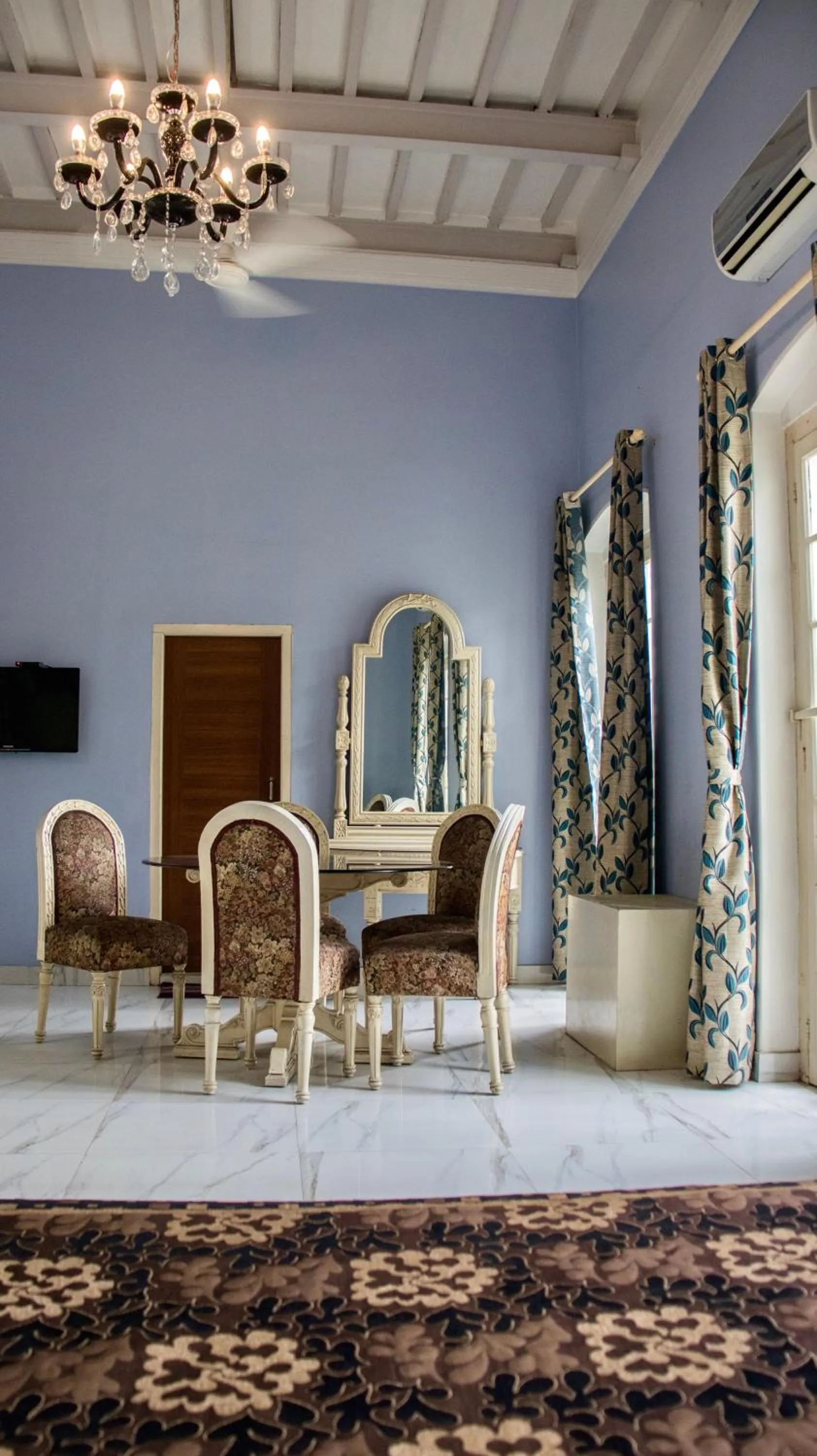 COSSIMBAZAR PALACE OF THE ROYS ( RAJBARI)