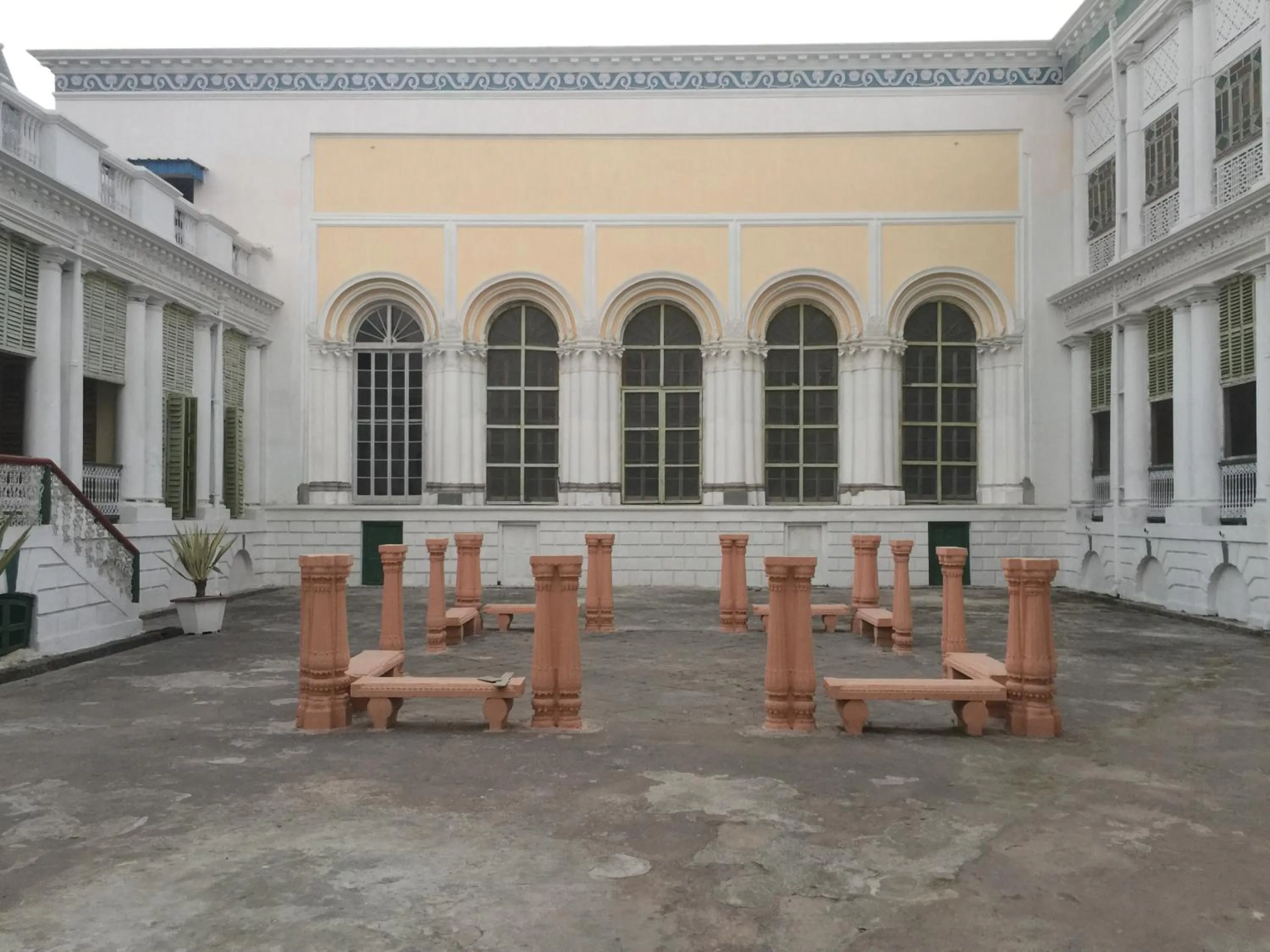 COSSIMBAZAR PALACE OF THE ROYS ( RAJBARI)