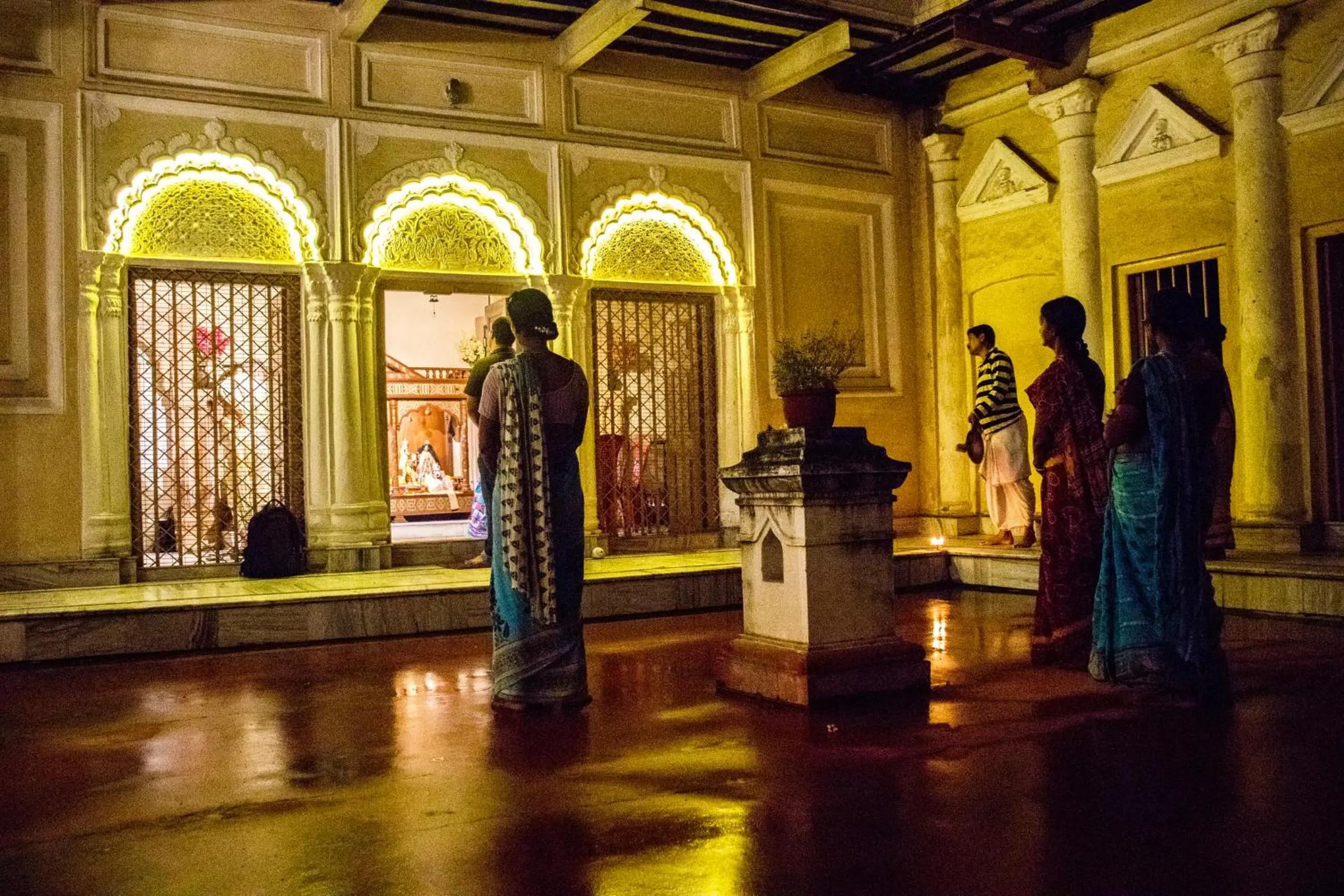 COSSIMBAZAR PALACE OF THE ROYS ( RAJBARI)