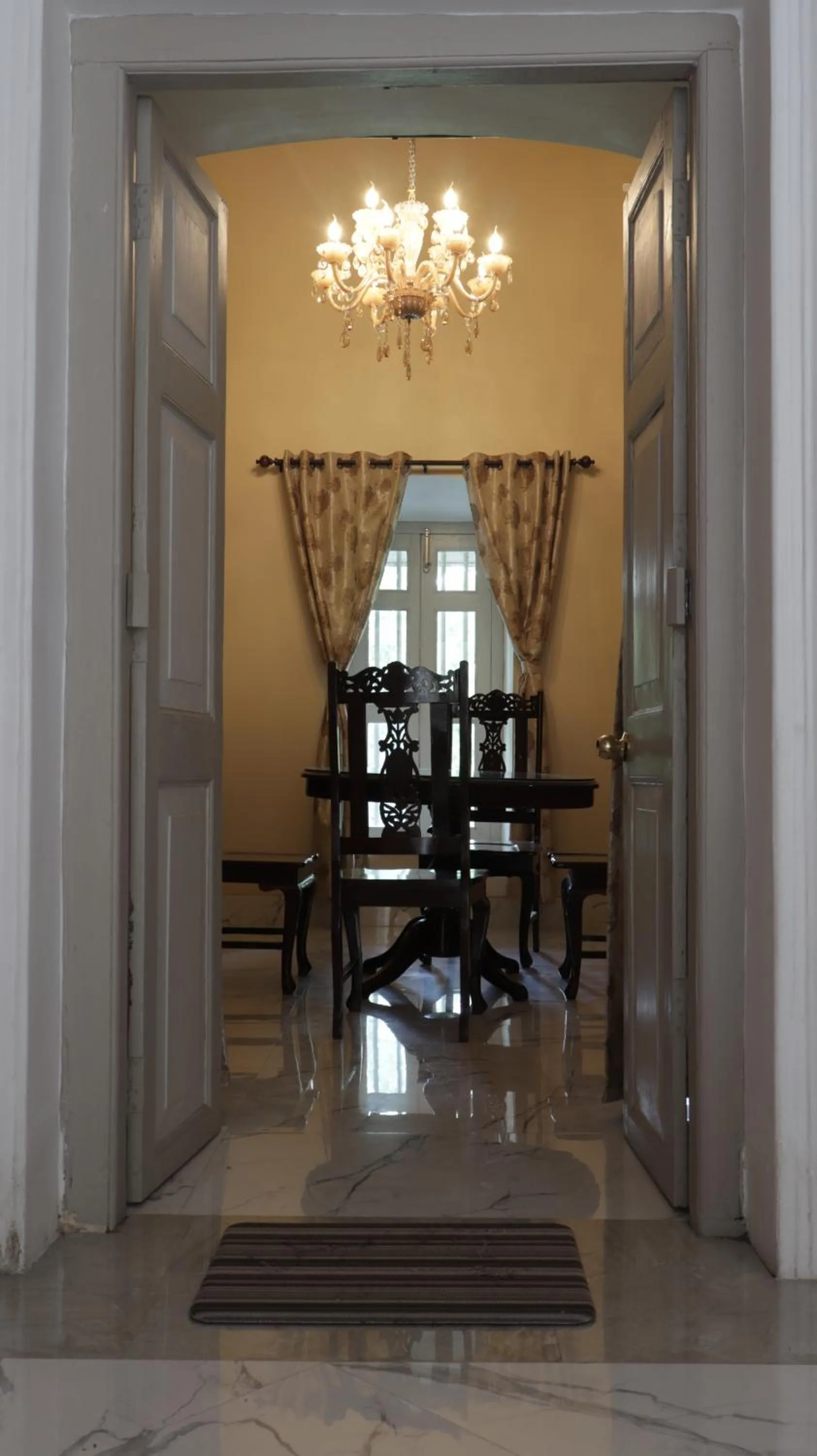 COSSIMBAZAR PALACE OF THE ROYS ( RAJBARI)