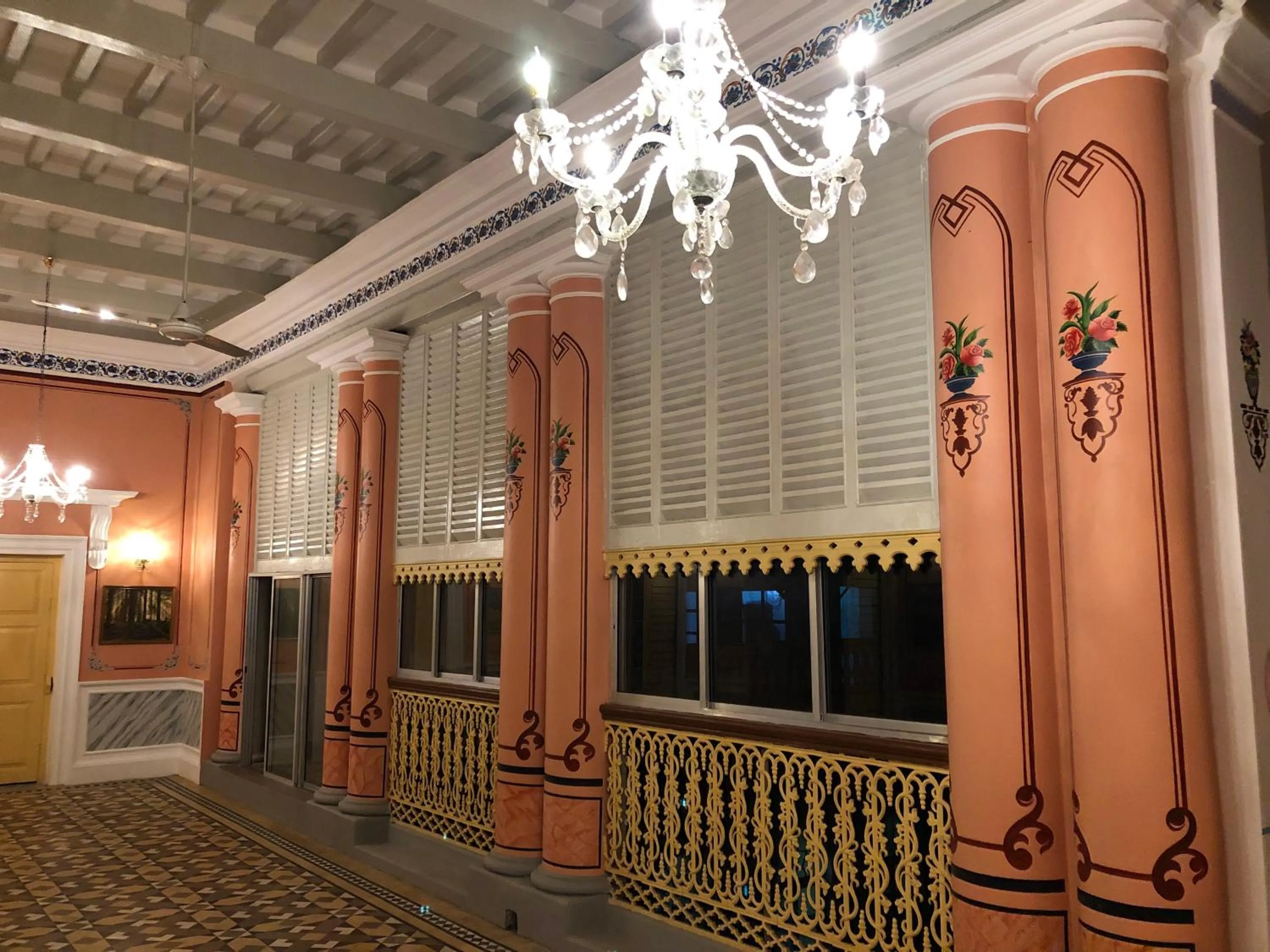 COSSIMBAZAR PALACE OF THE ROYS ( RAJBARI)