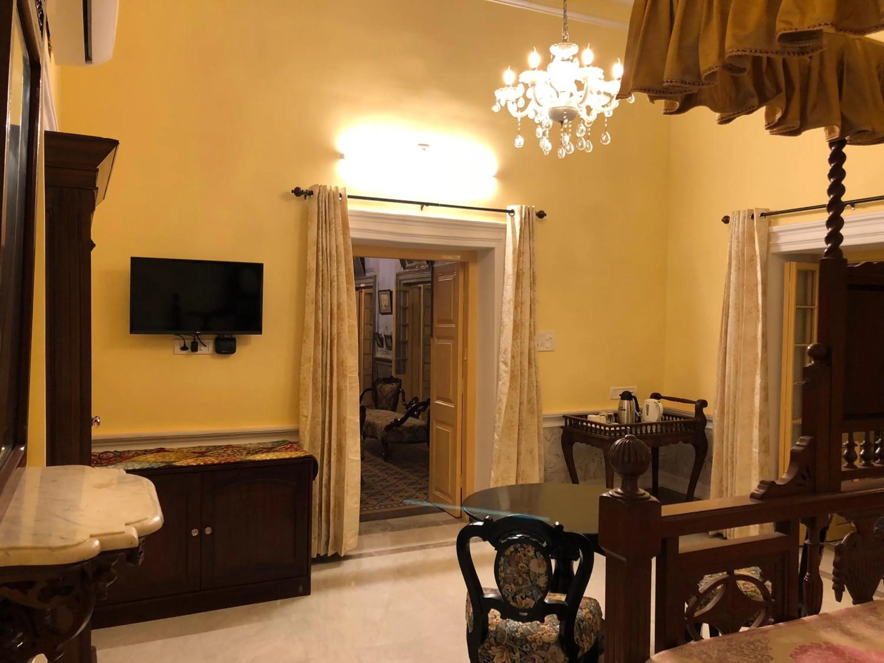 COSSIMBAZAR PALACE OF THE ROYS ( RAJBARI)