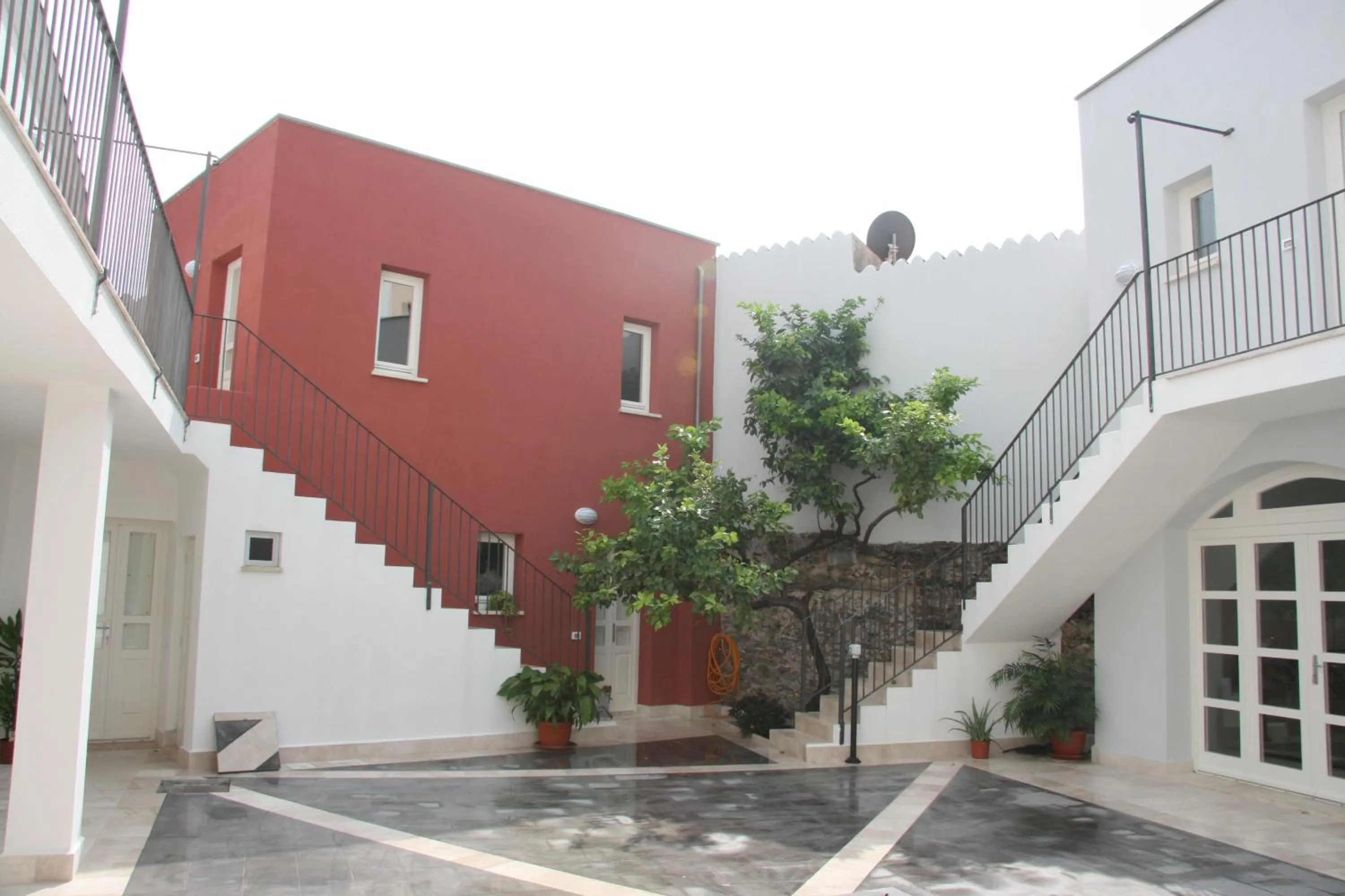 Facade/entrance in Casa Saba