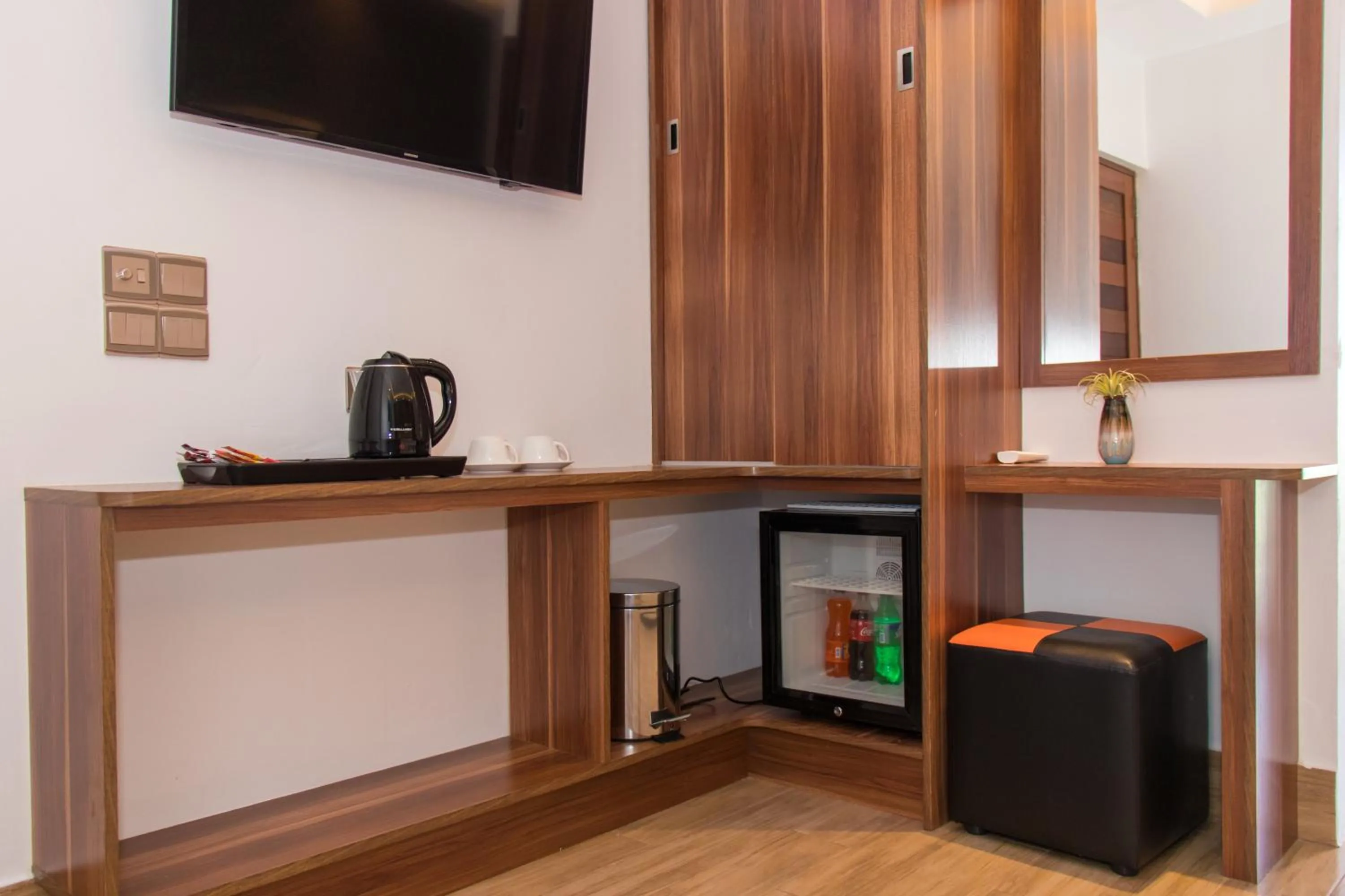 TV and multimedia in Rosy Villa Hotel