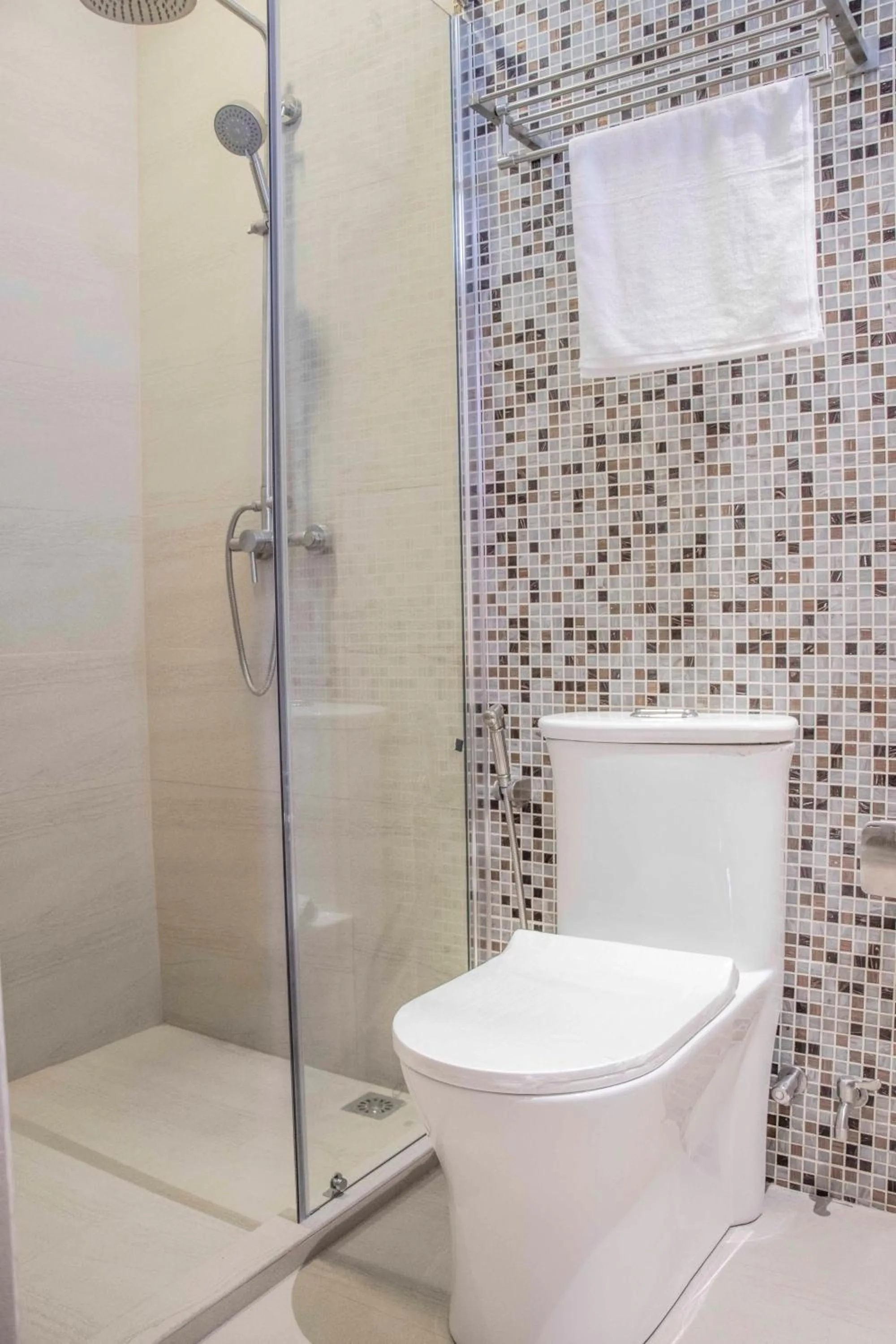 Shower in Rosy Villa Hotel