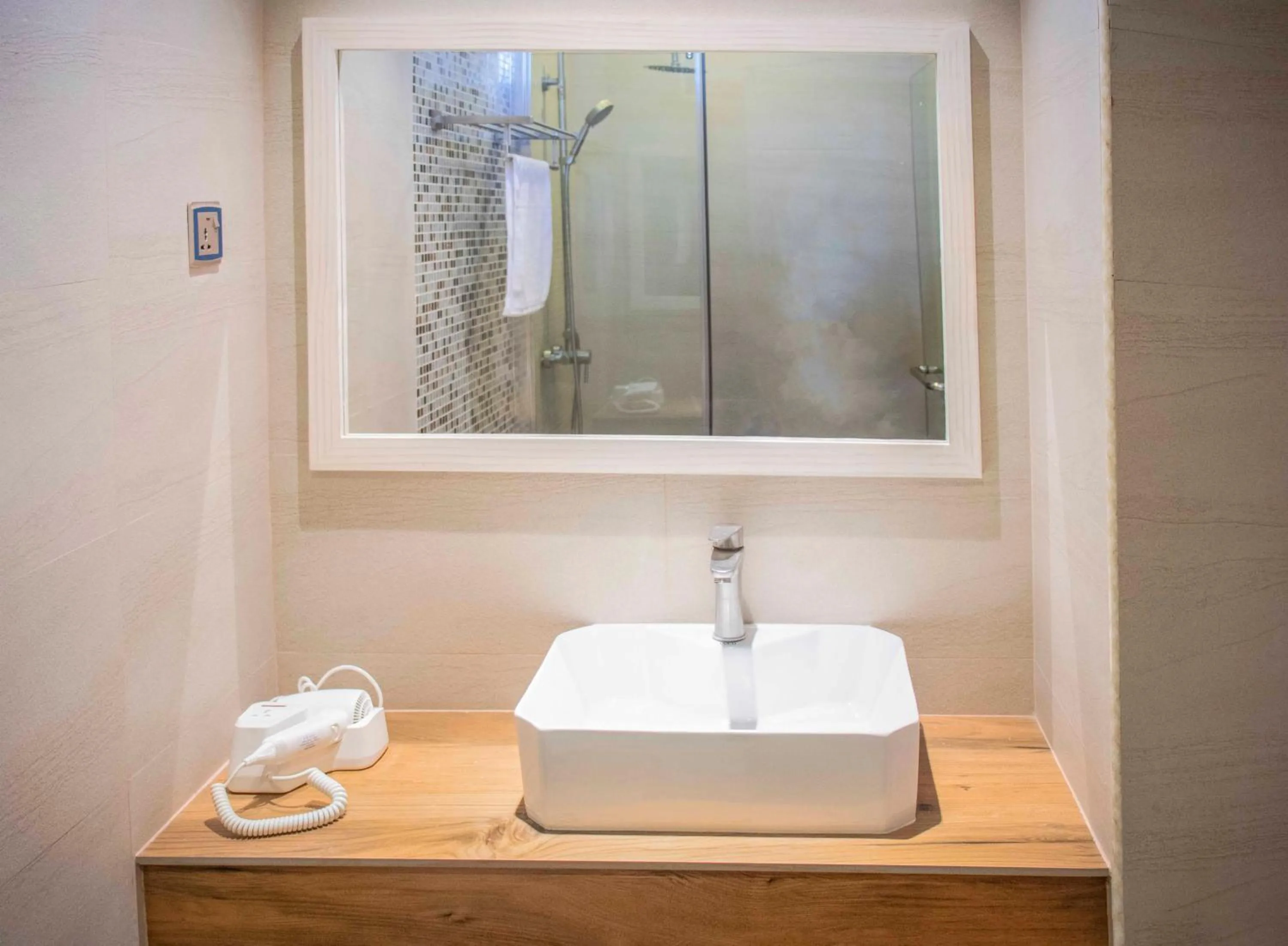 Bathroom in Rosy Villa Hotel