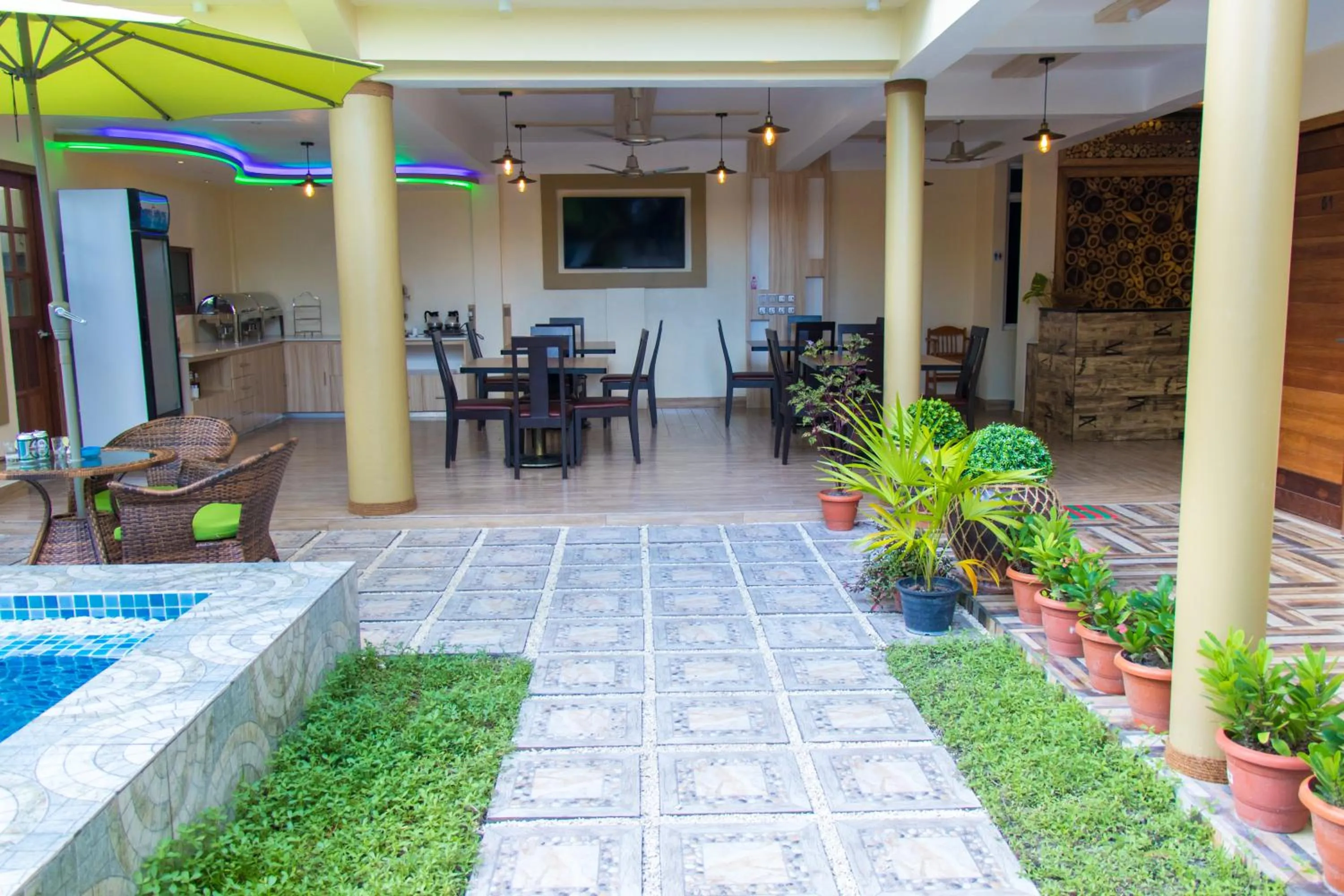 Patio in Rosy Villa Hotel