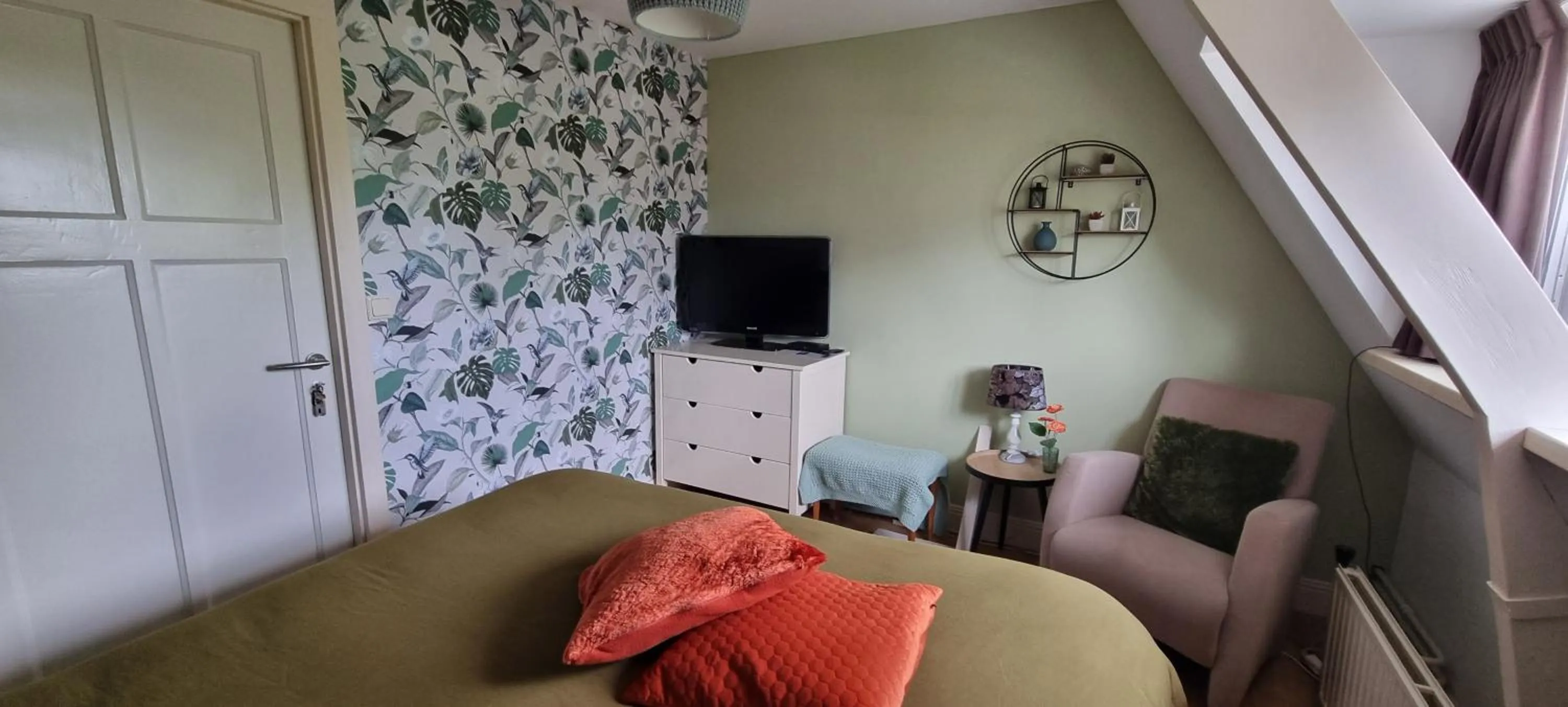 River view, Bed in B&B MaasLandje