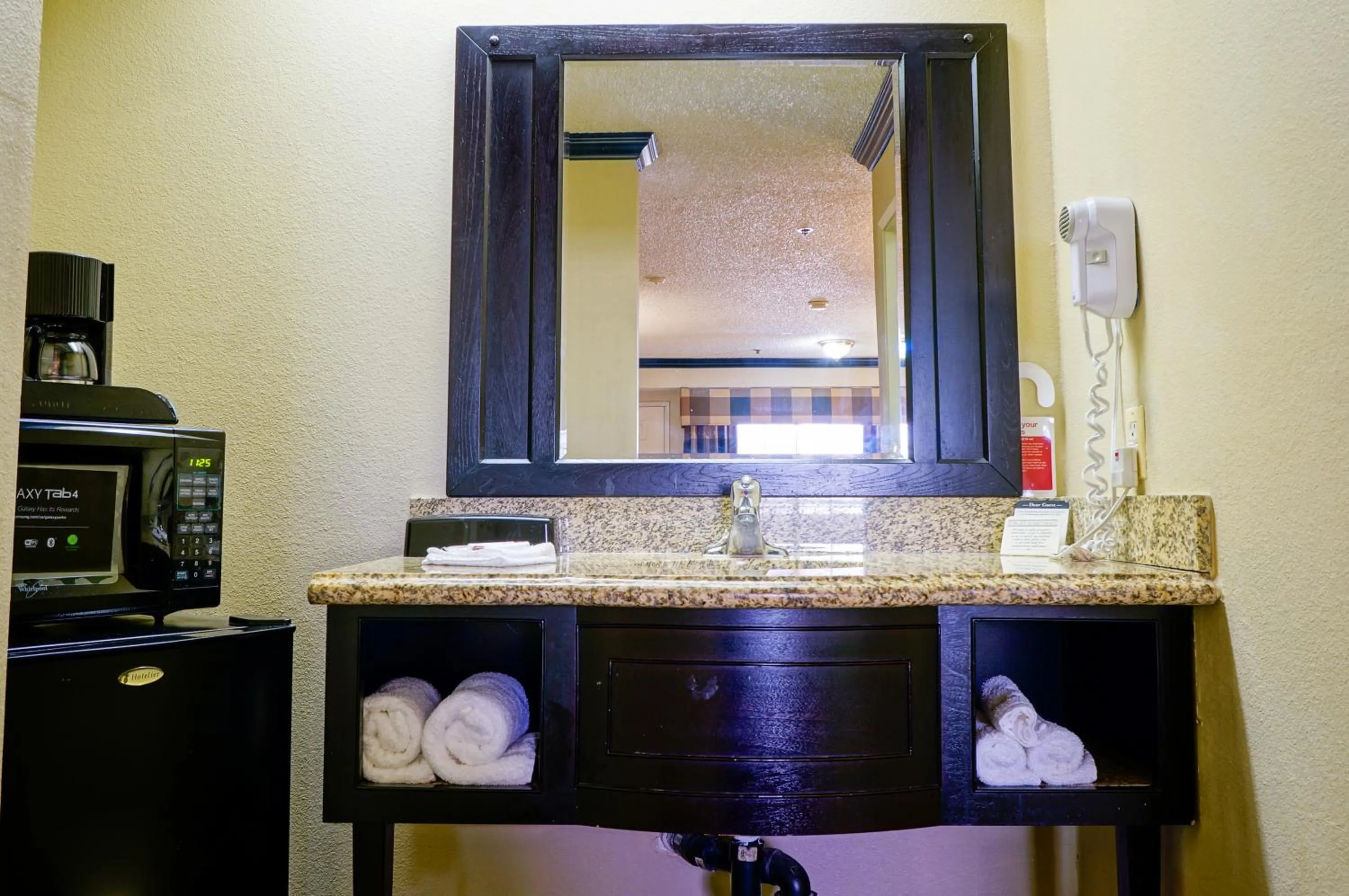 Bathroom in Ramada by Wyndham Ontario Airport & Convention Center