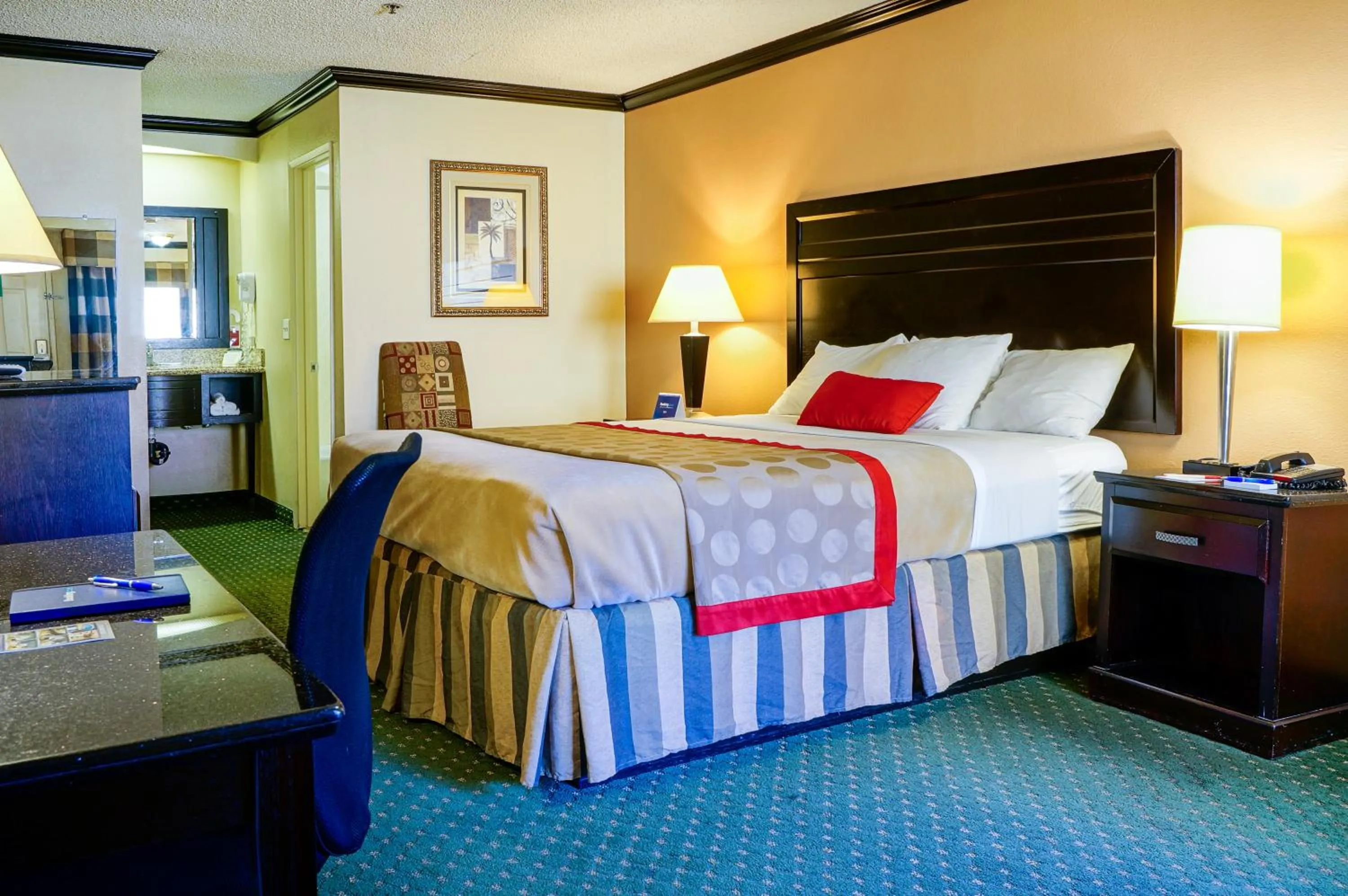 Bed in Ramada by Wyndham Ontario Airport & Convention Center