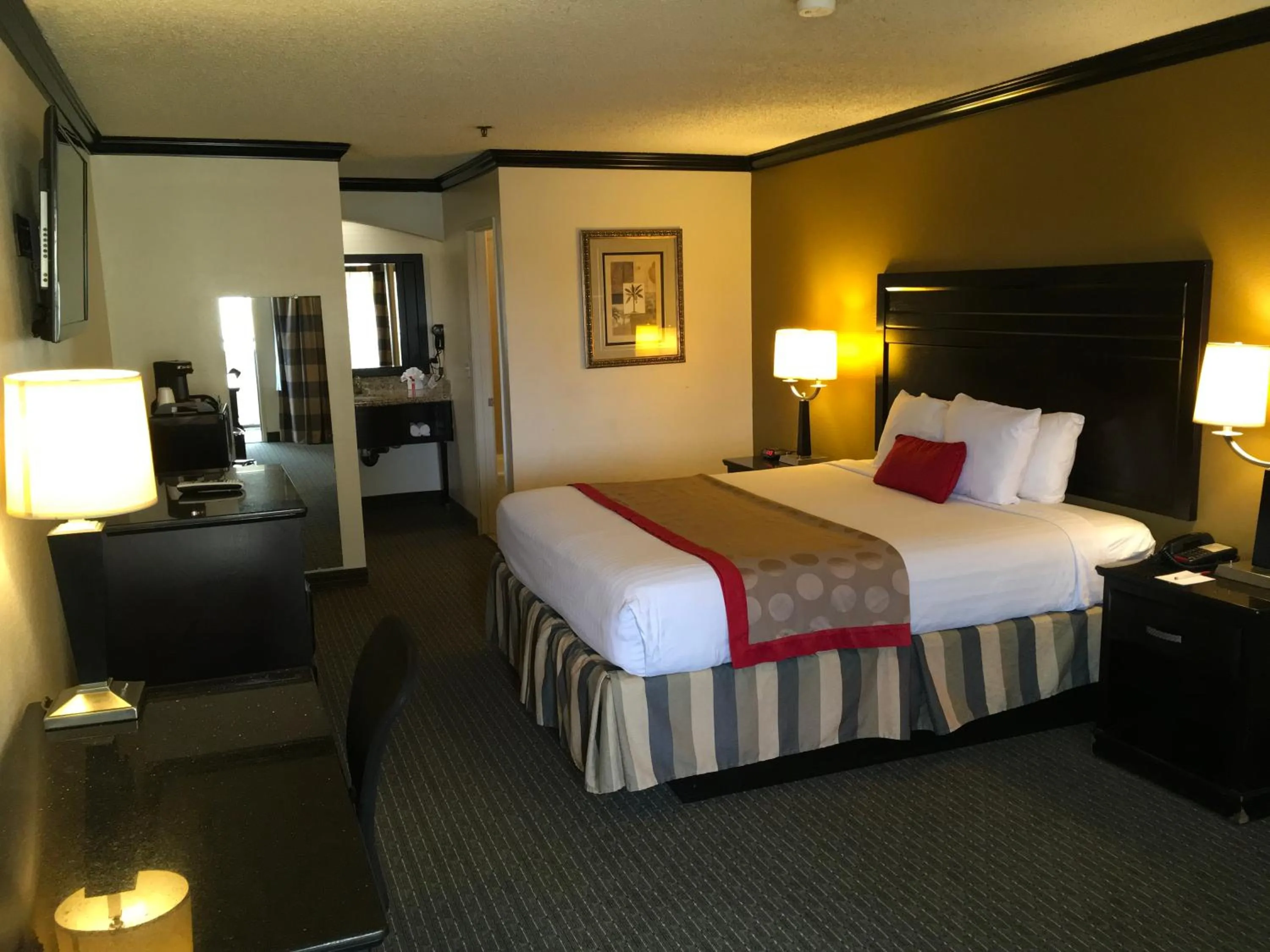 Bed in Ramada by Wyndham Ontario Airport & Convention Center