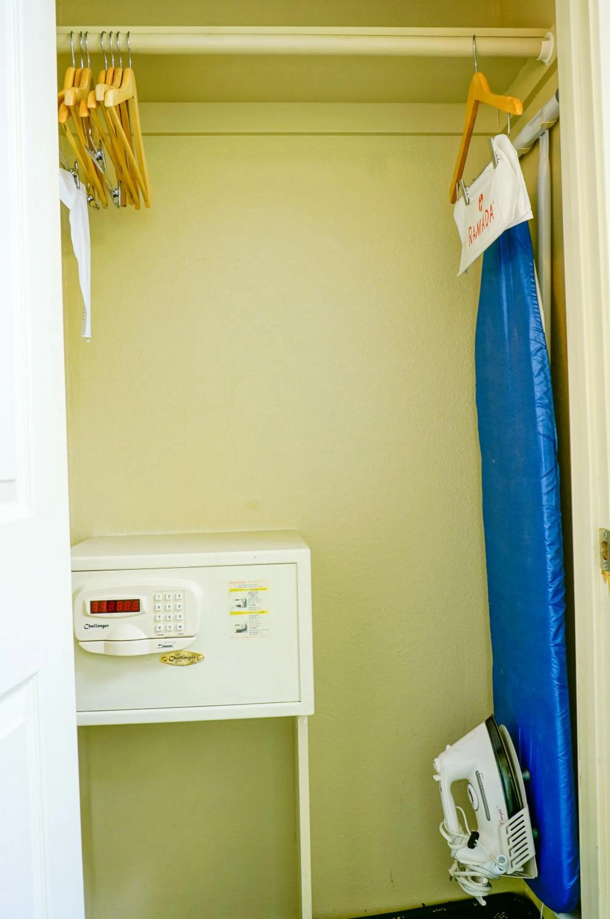 Area and facilities in Ramada by Wyndham Ontario Airport & Convention Center