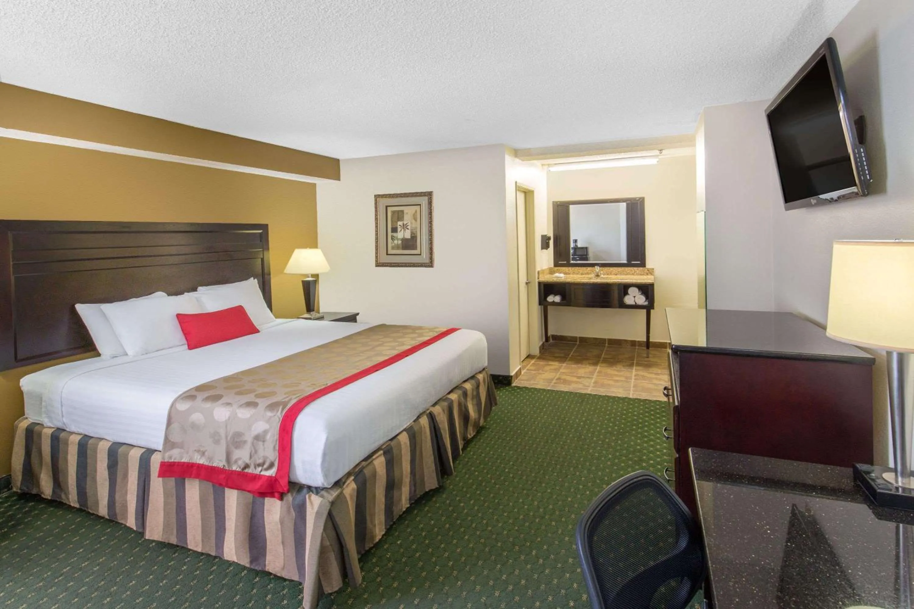Photo of the whole room, Bed in Ramada by Wyndham Ontario Airport & Convention Center