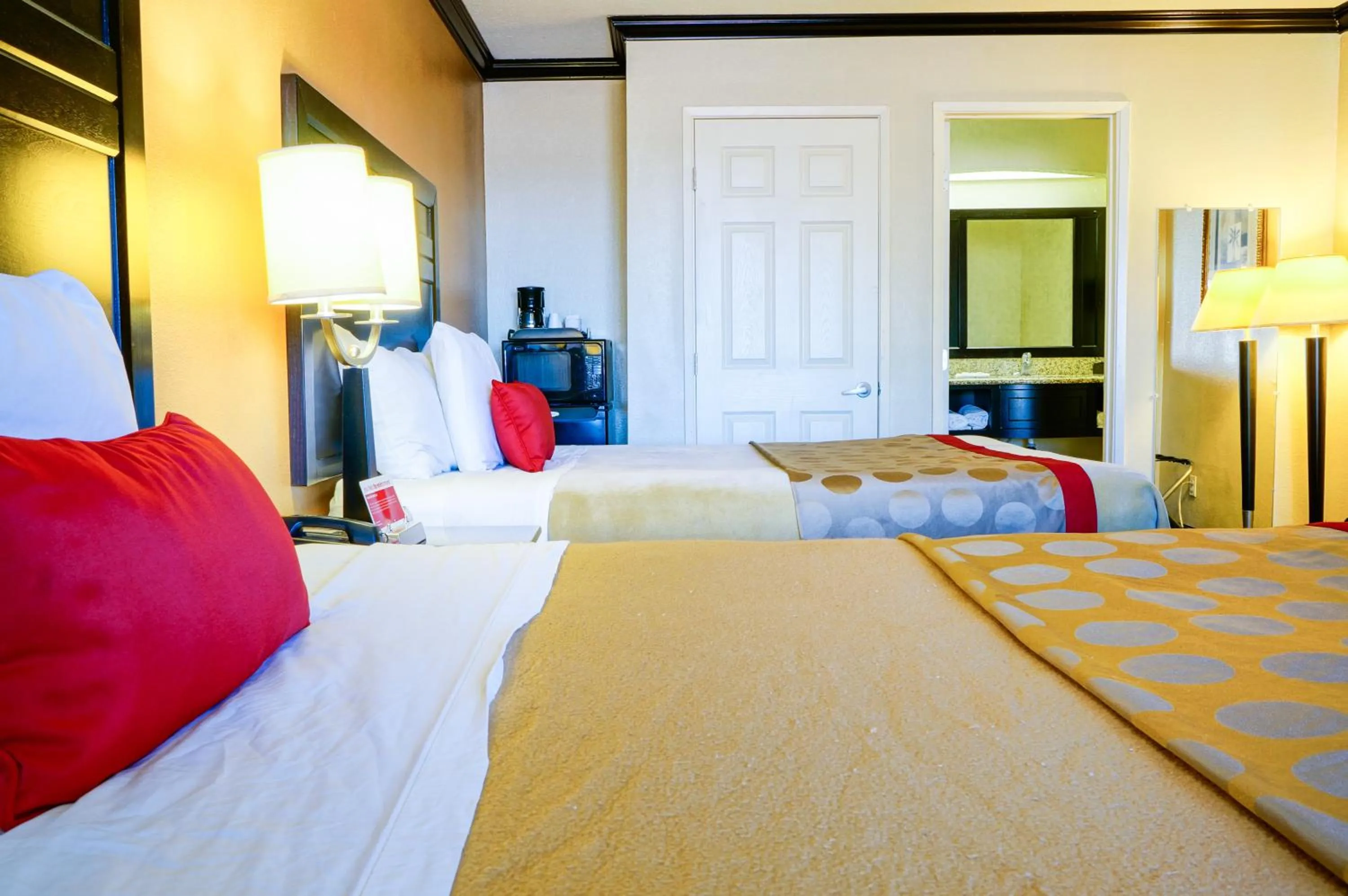 Bed in Ramada by Wyndham Ontario Airport & Convention Center