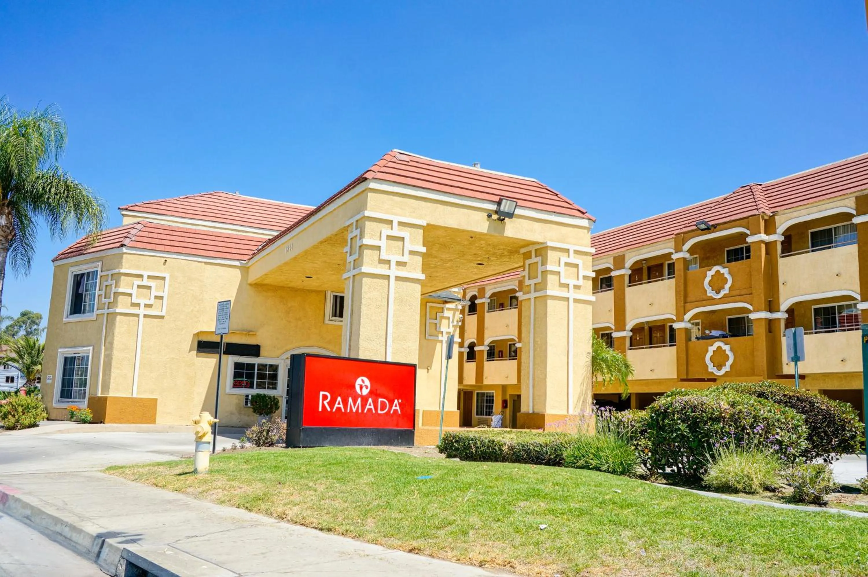 Property building in Ramada by Wyndham Ontario Airport & Convention Center