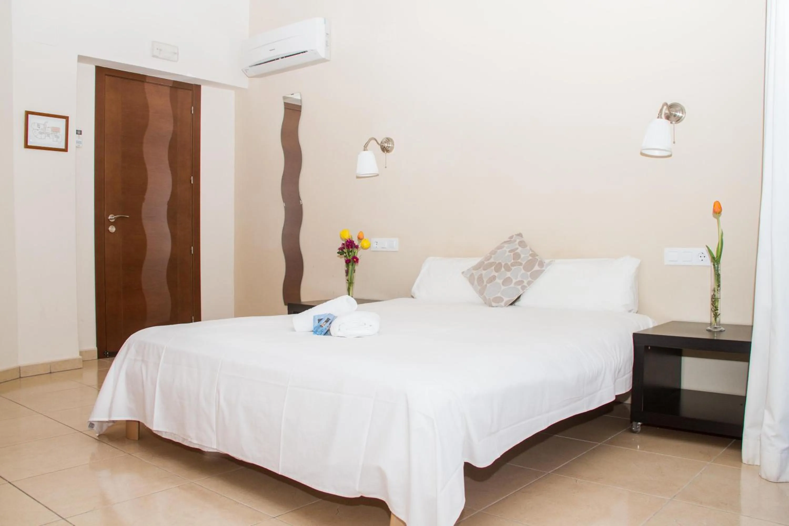 Bed in Hostal Gran Sol