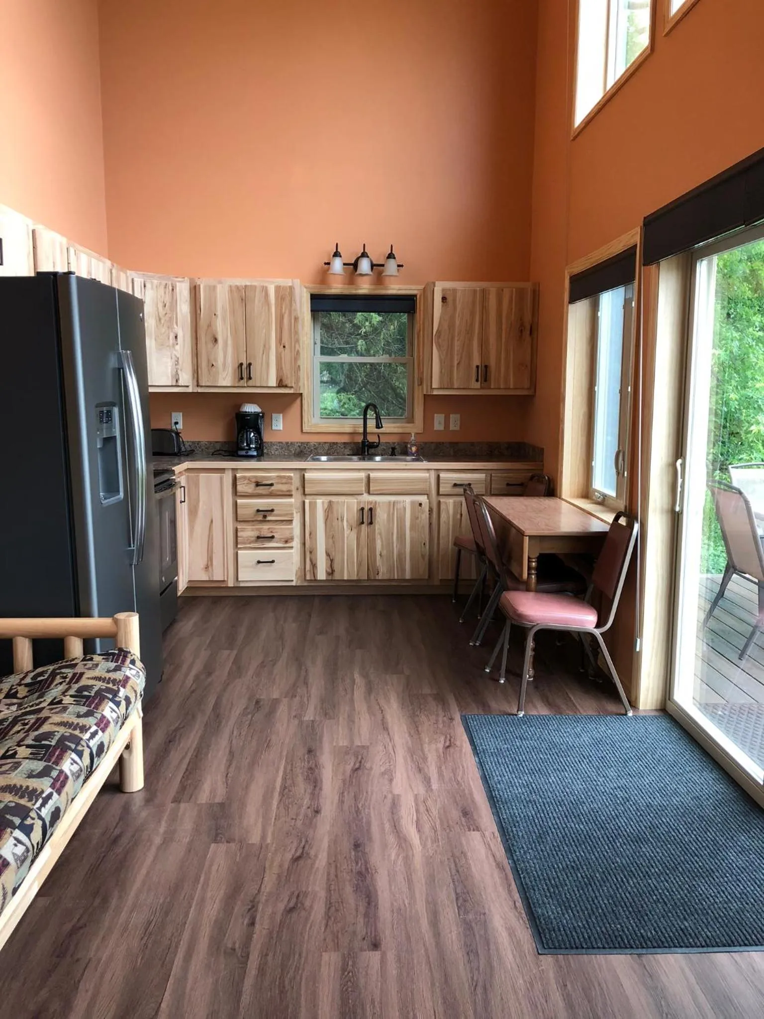 Kitchen or kitchenette in Blue Moon Resort & Motel