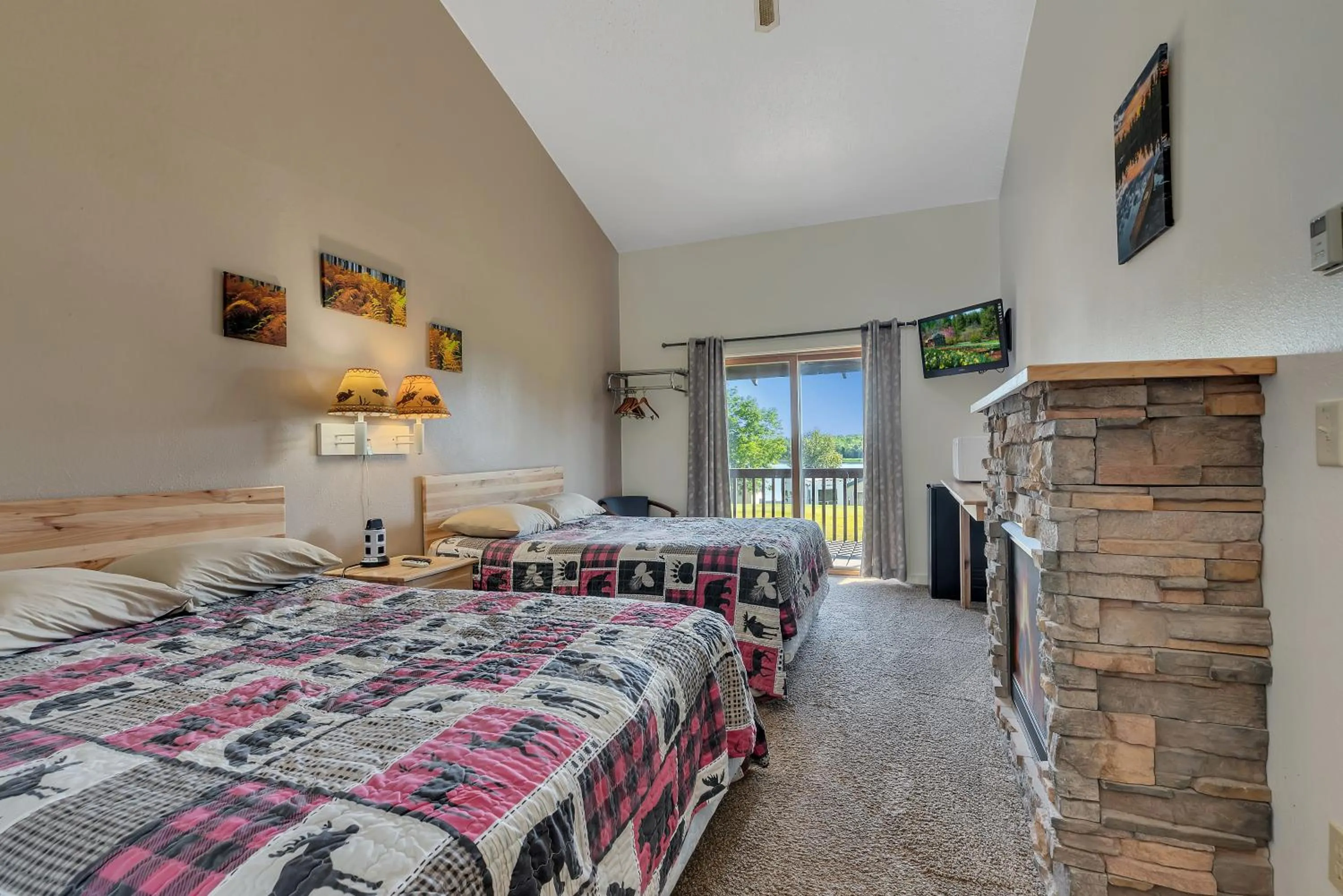 Photo of the whole room, Bed in Blue Moon Resort & Motel