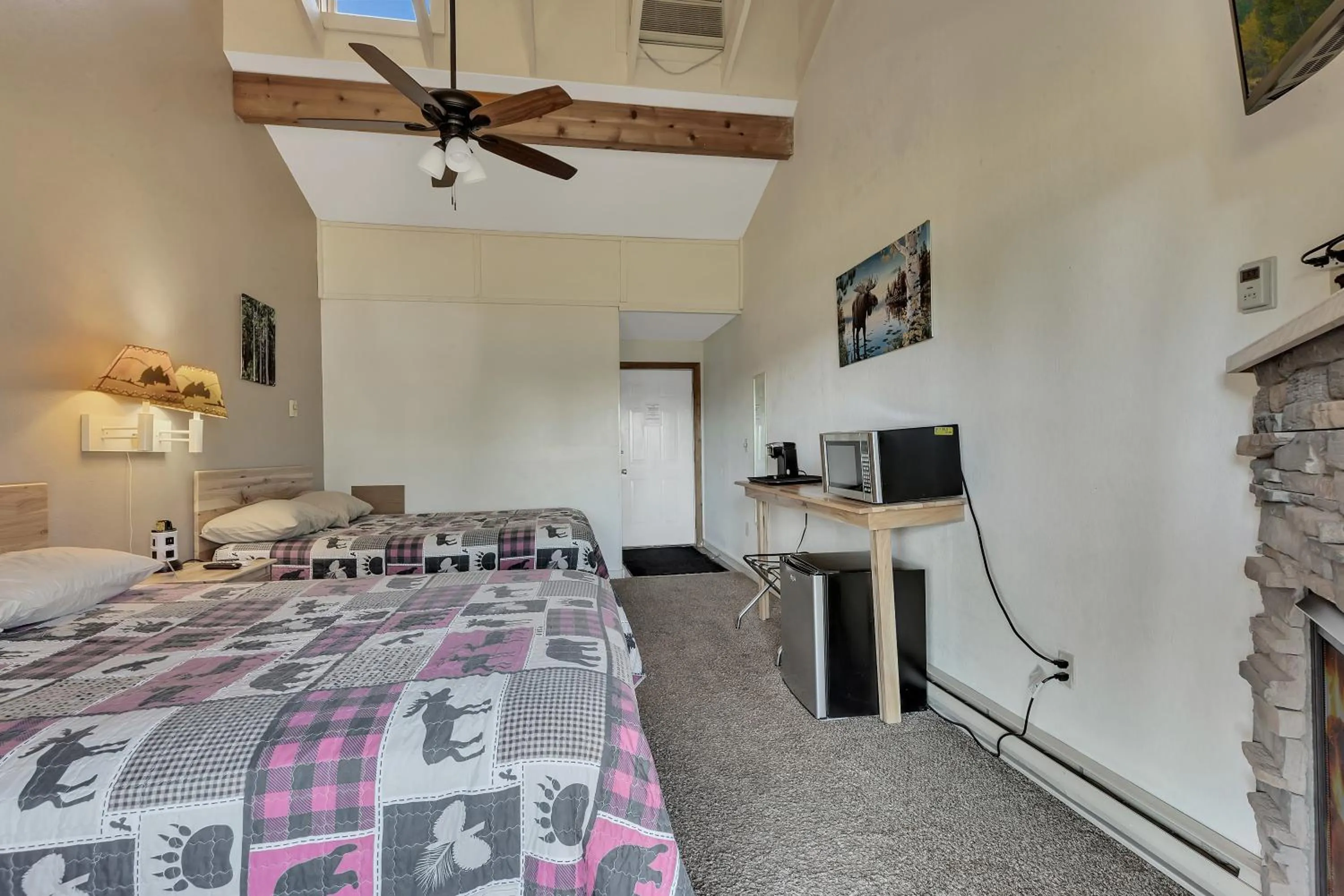 Photo of the whole room, Bed in Blue Moon Resort & Motel