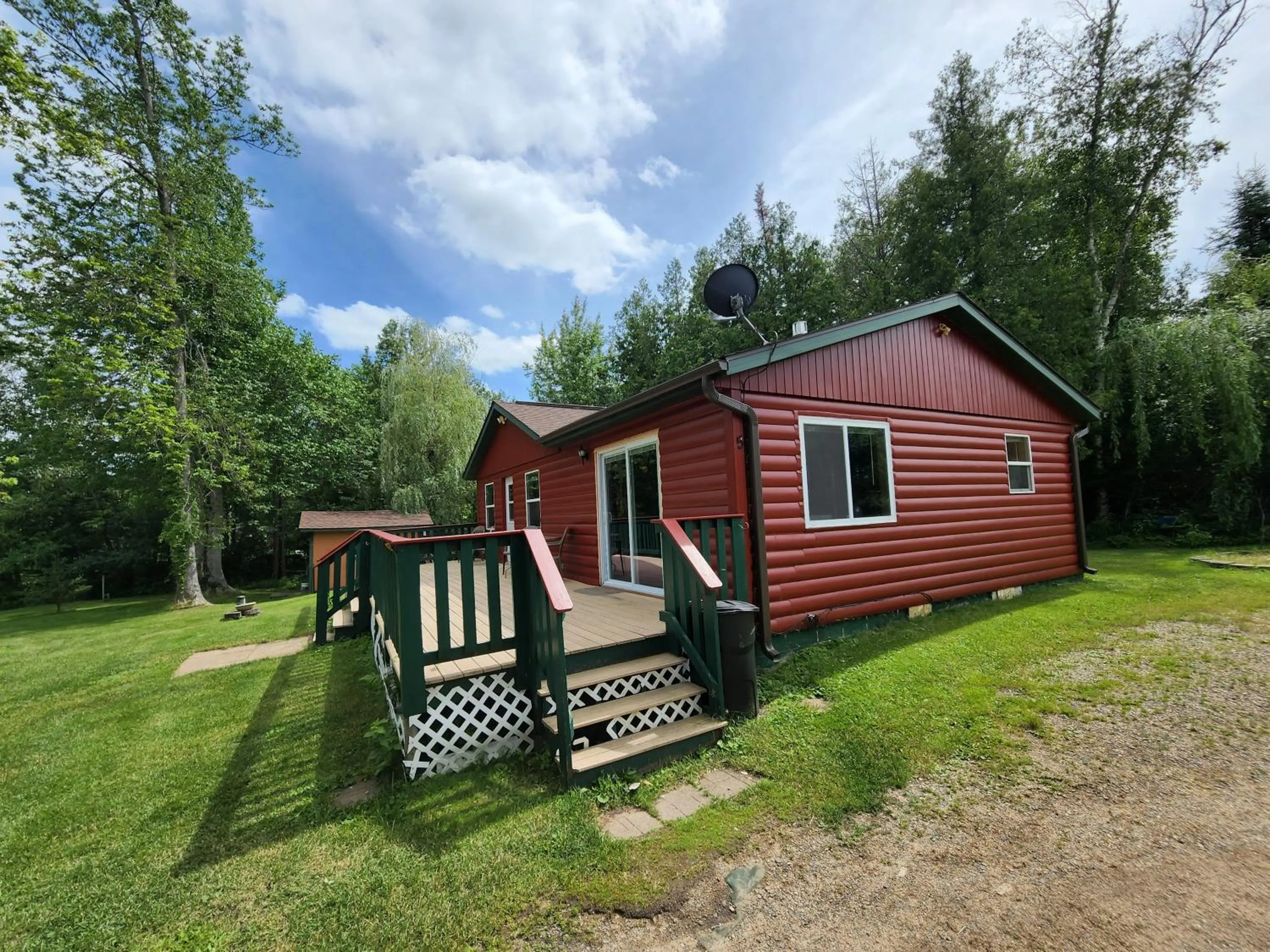 Property building in Blue Moon Resort & Motel