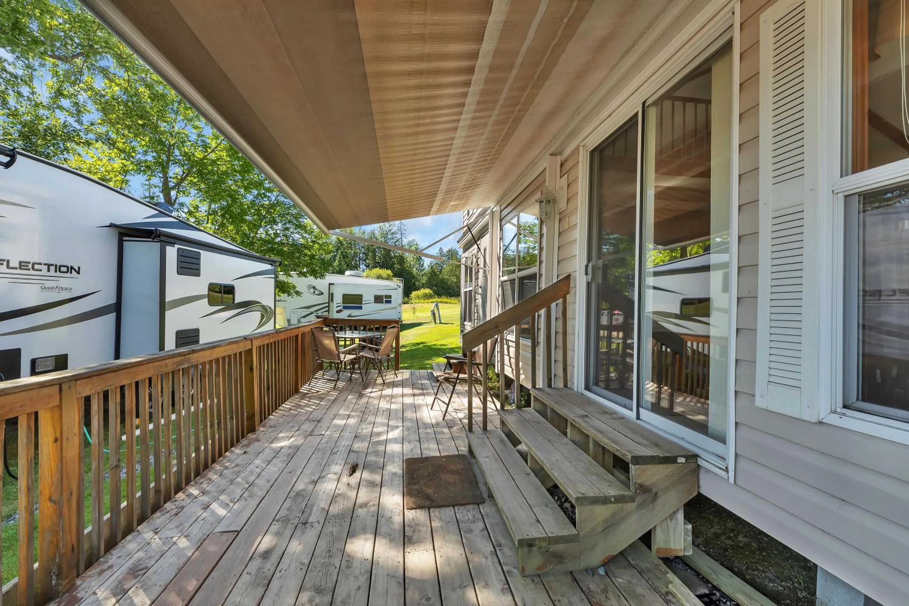 Patio in Blue Moon Resort & Motel