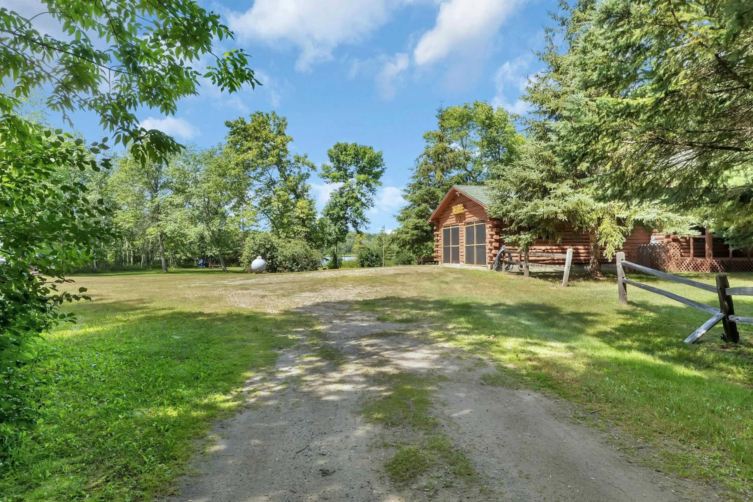 Property building in Blue Moon Resort & Motel