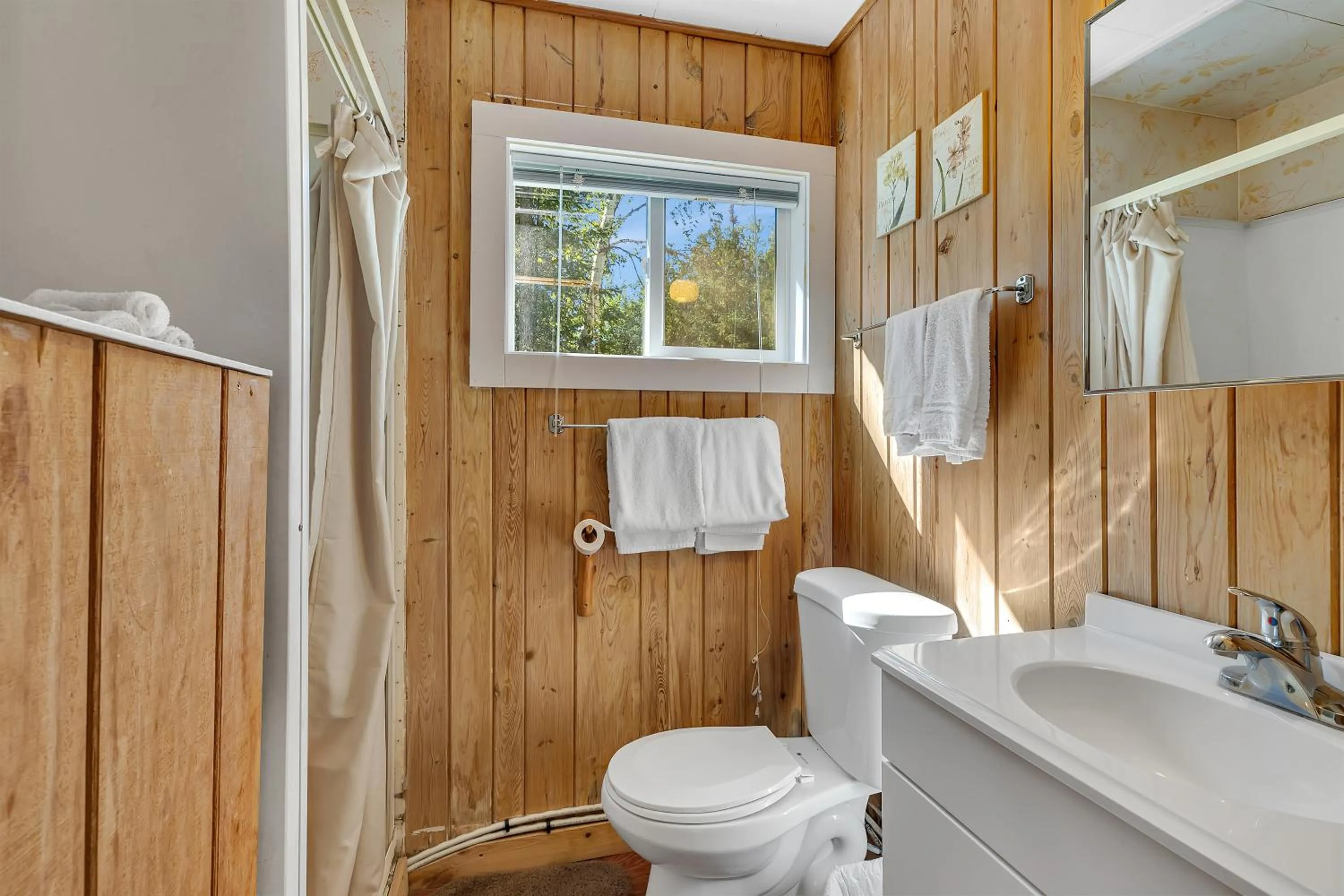 Bathroom in Blue Moon Resort & Motel