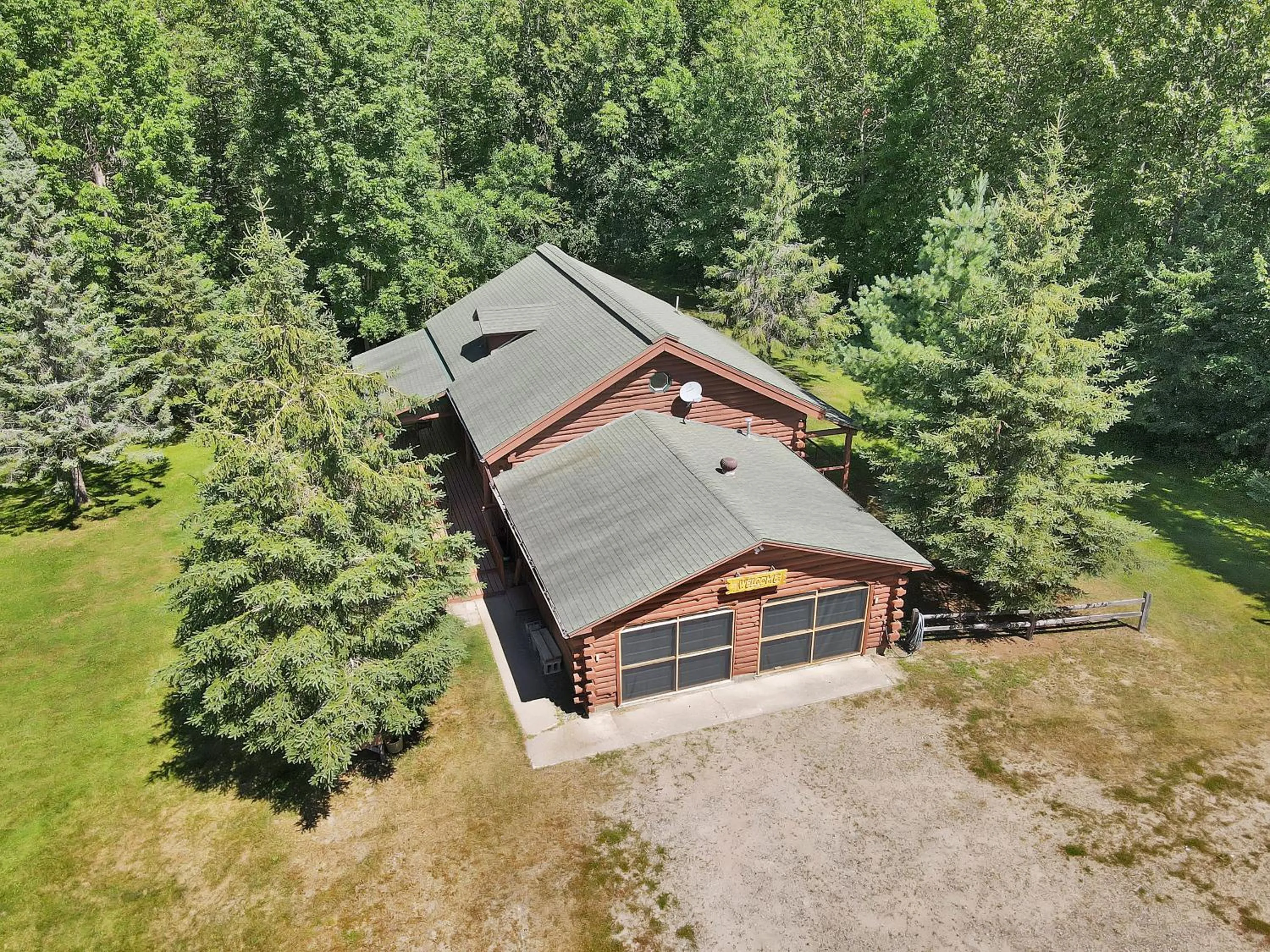 Property building in Blue Moon Resort & Motel