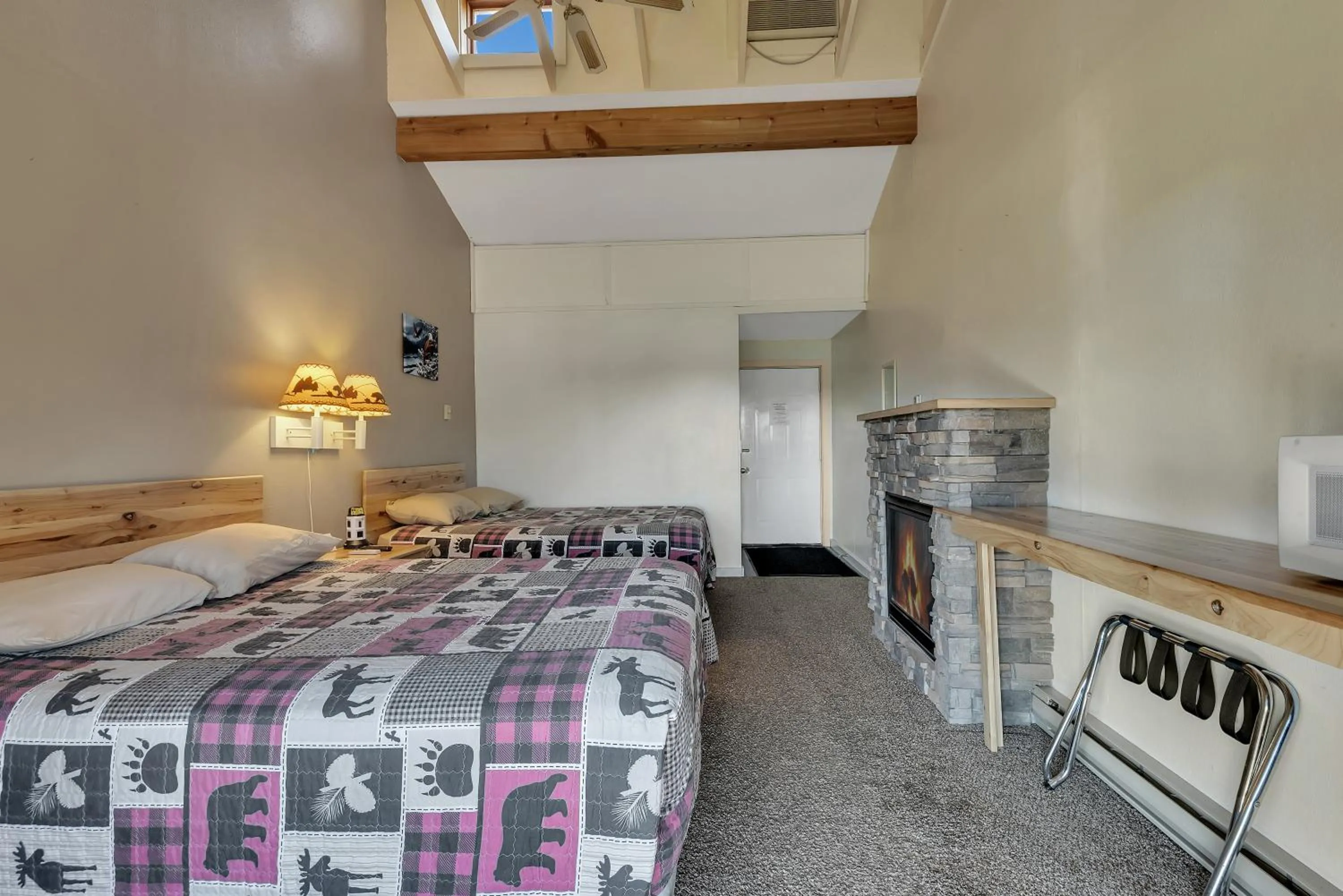 Photo of the whole room, Bed in Blue Moon Resort & Motel