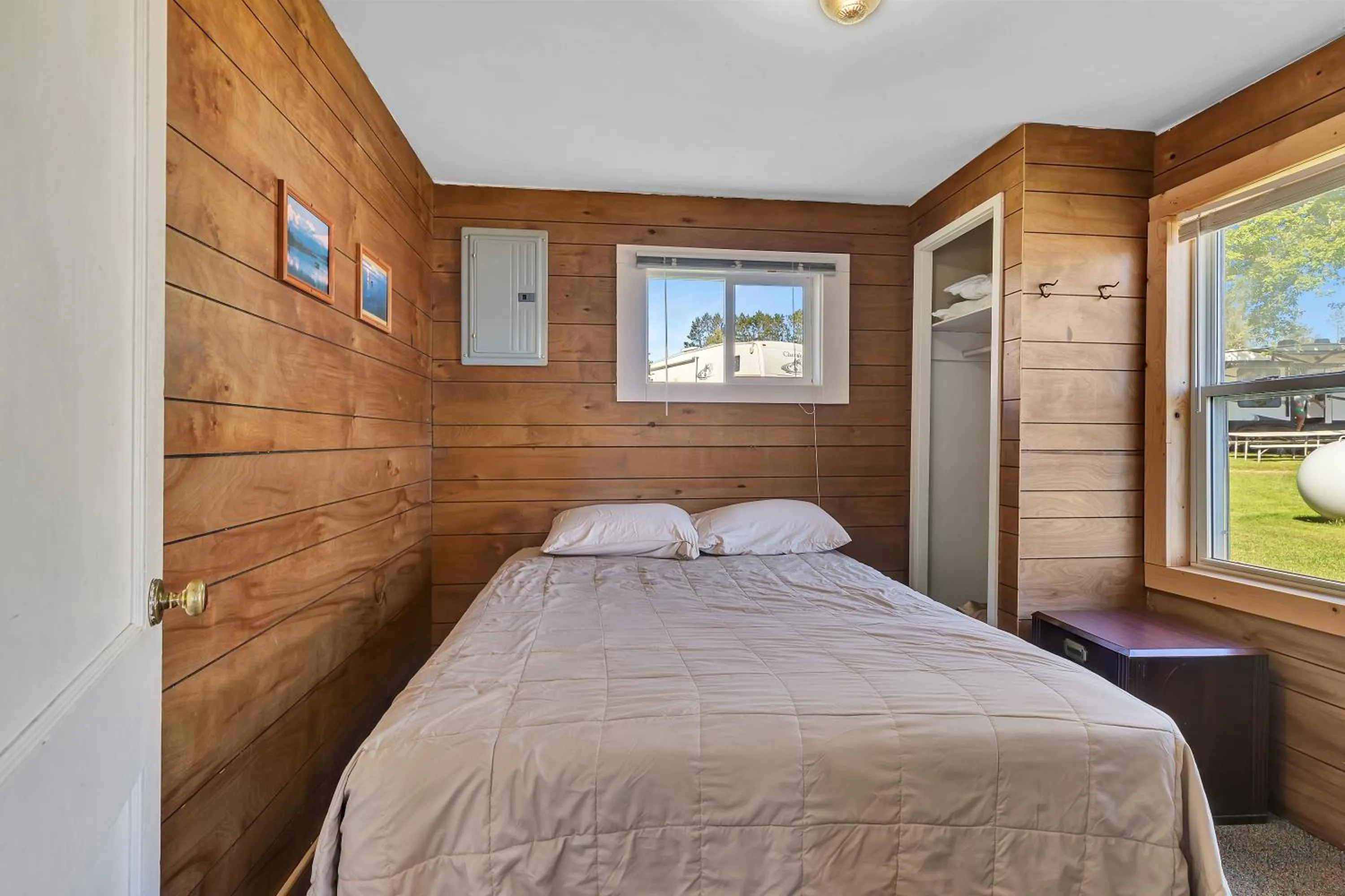 Bedroom, Bed in Blue Moon Resort & Motel