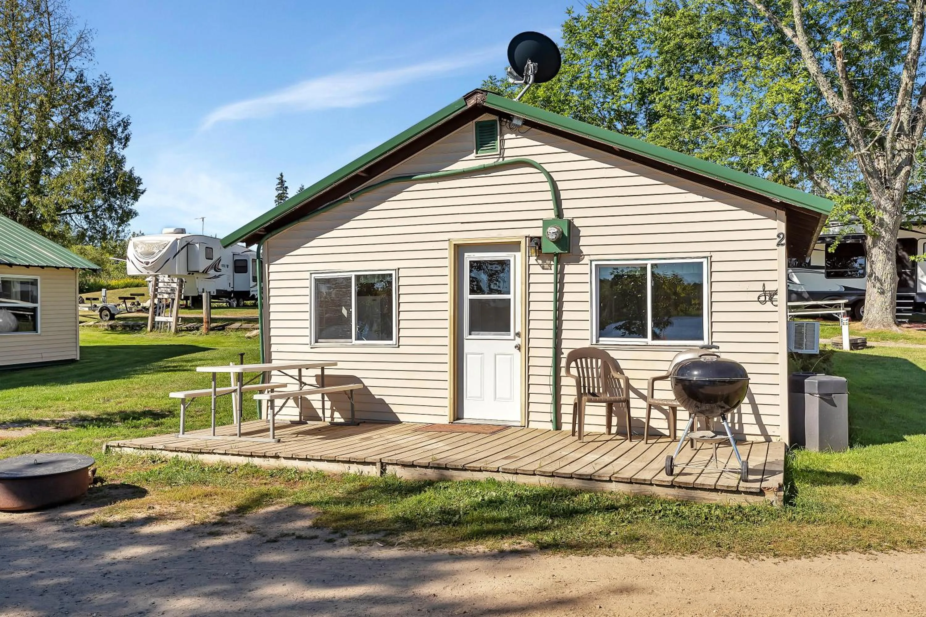 Property building in Blue Moon Resort & Motel